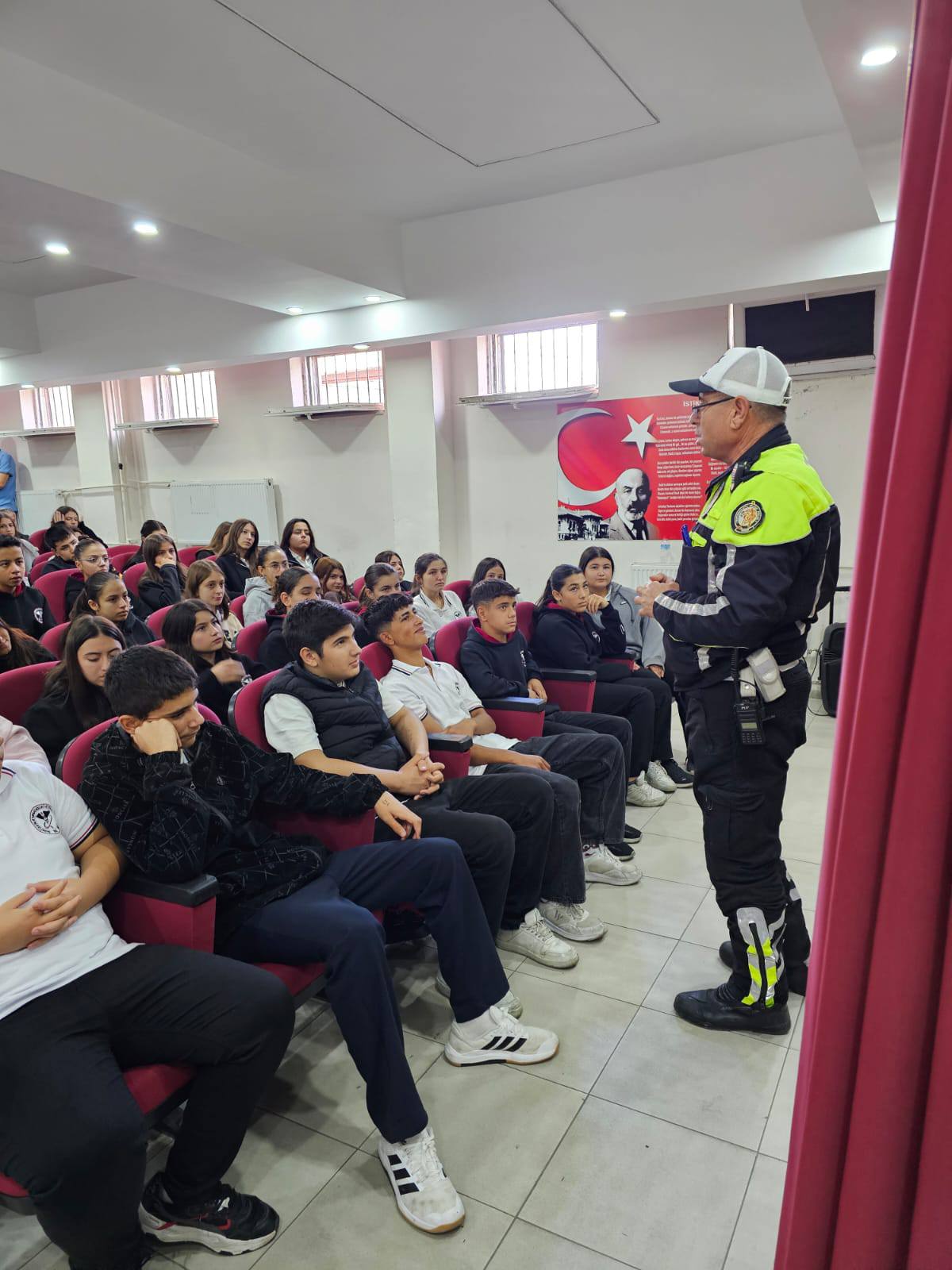 Salhliöğrenci Trafik (3)