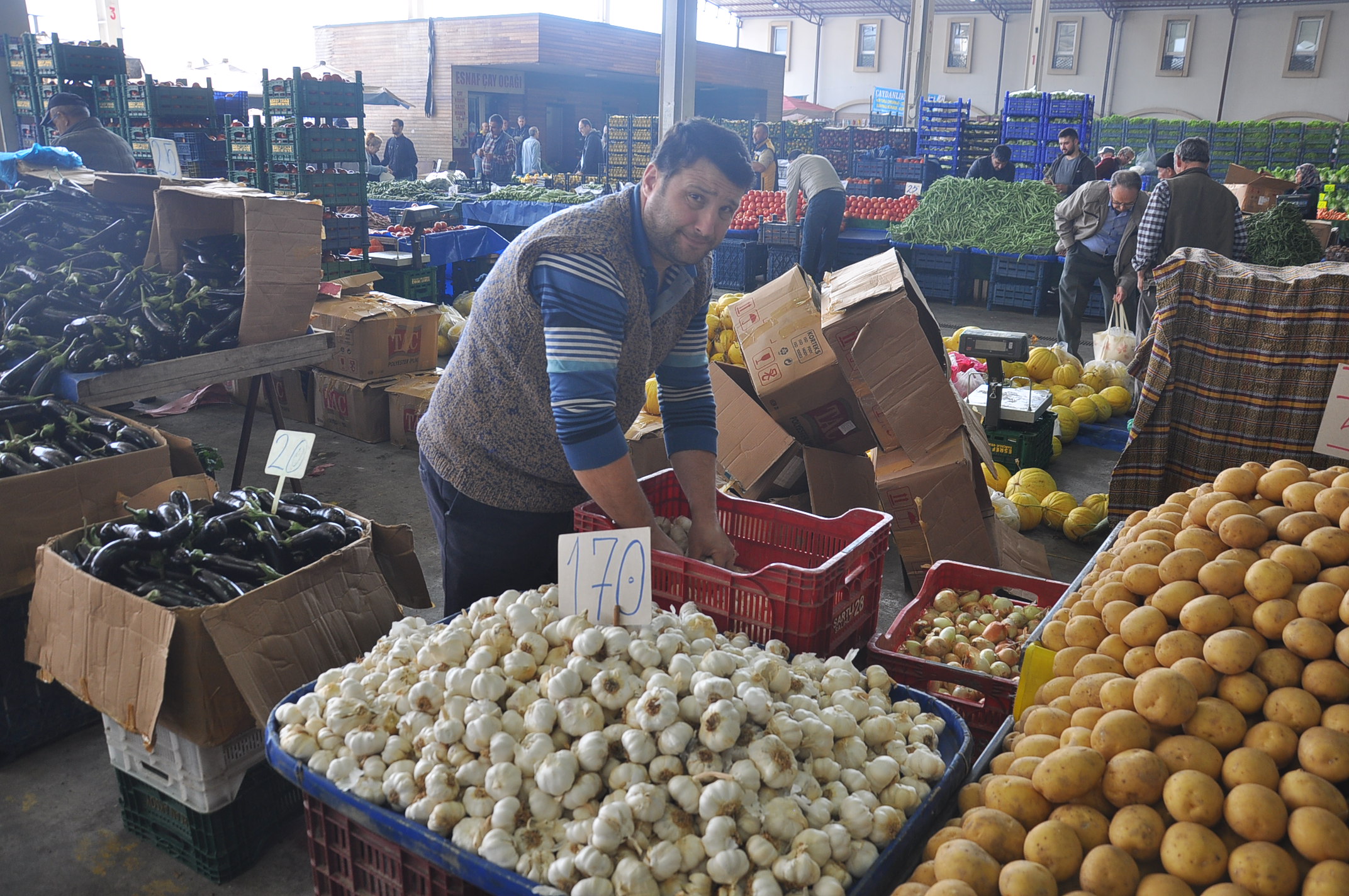 Sali̇hli̇ Çarşamba Pazari (11)