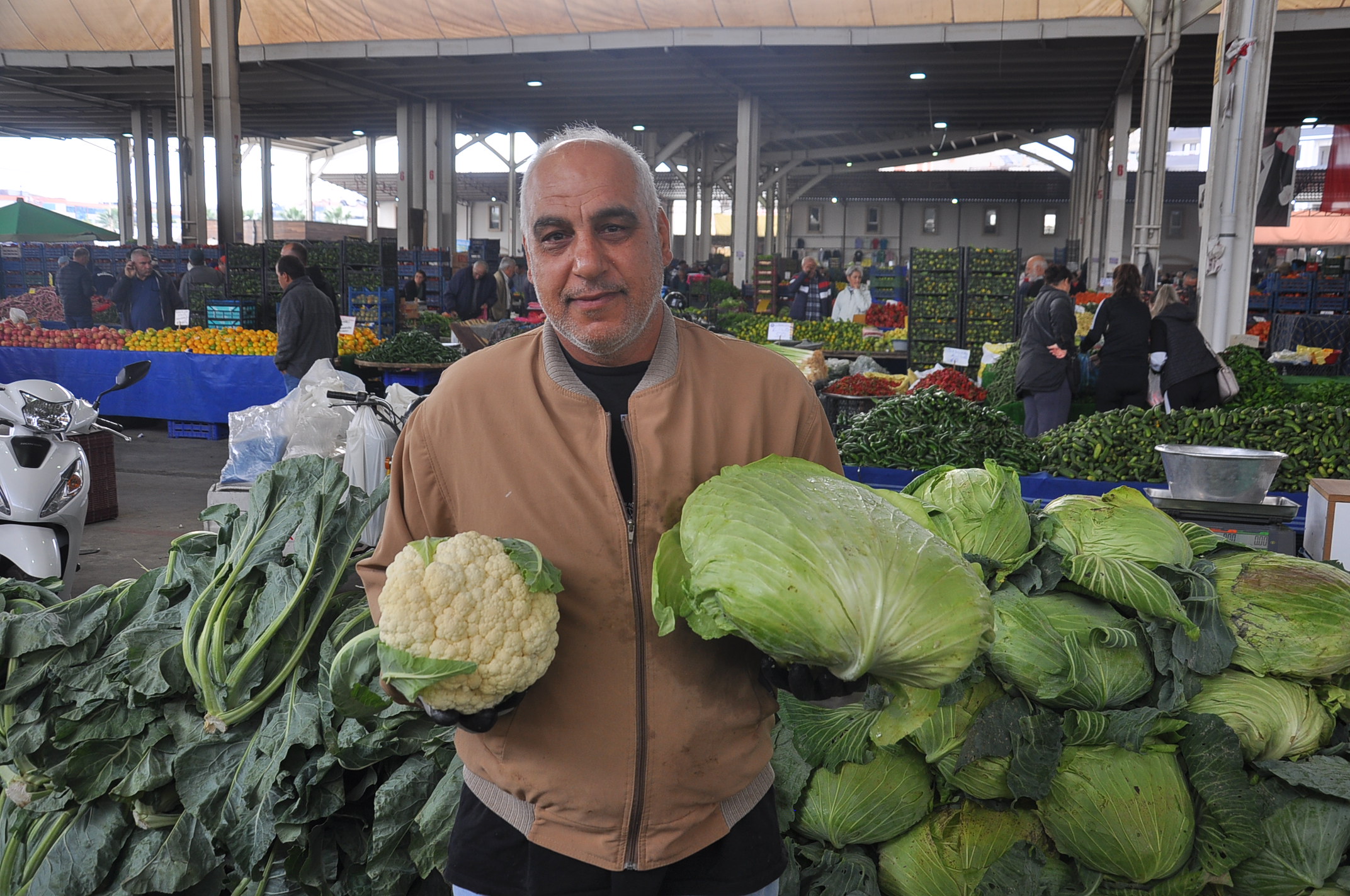 Sali̇hli̇ Çarşamba Pazari (18)