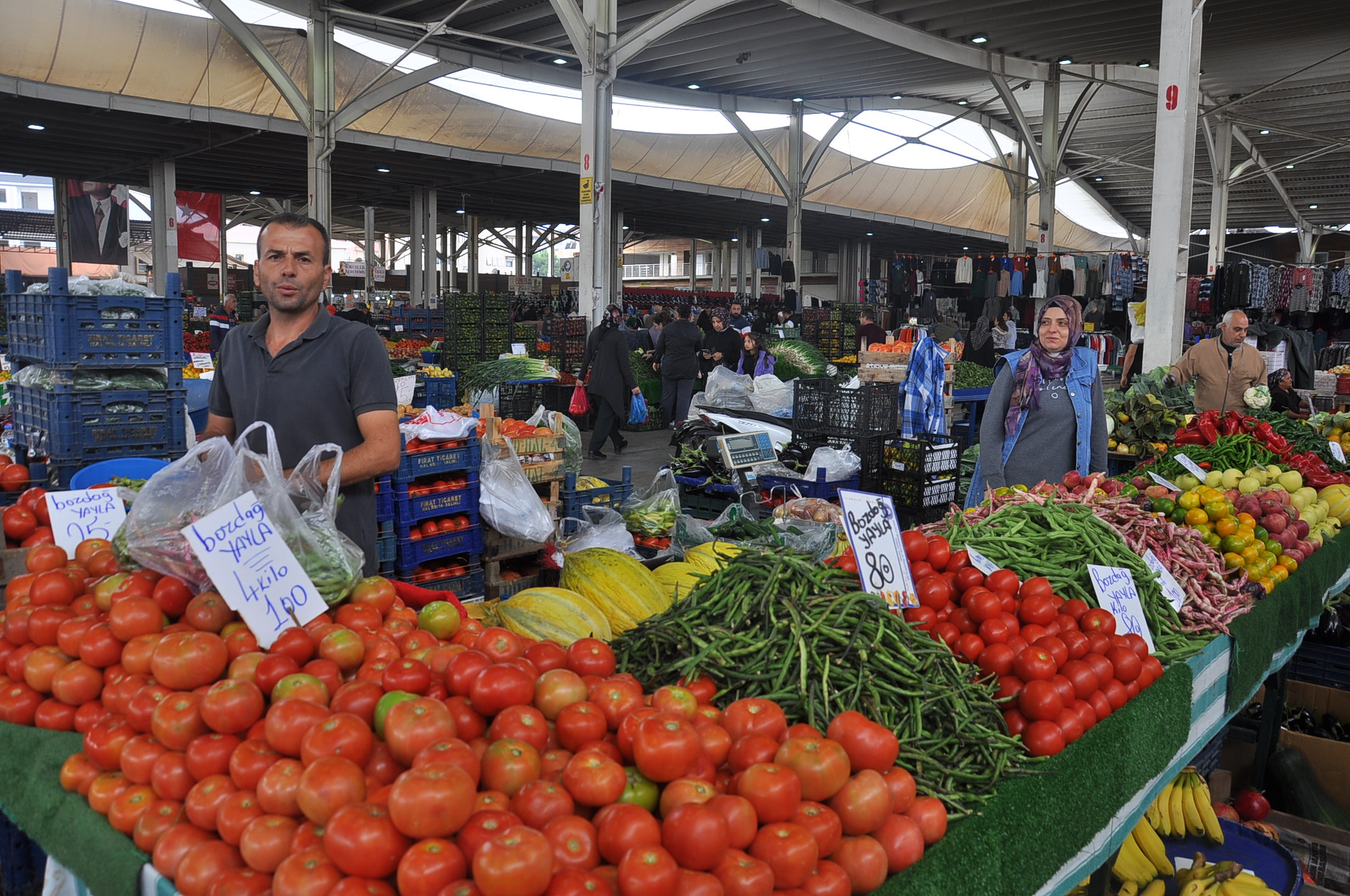 Sali̇hli̇ Çarşamba Pazari (19)