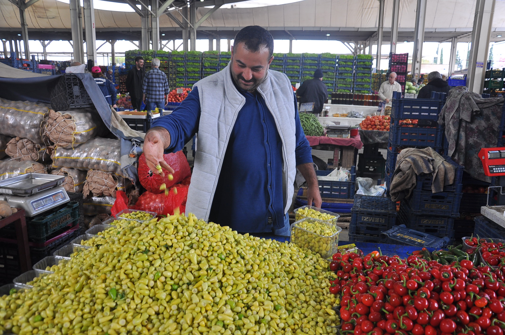 Sali̇hli̇ Çarşamba Pazari (4)