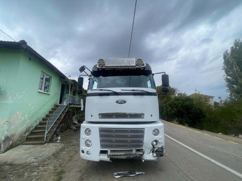 Salihli Gordes Yolunda Korkutan Kaza 4 Yarali (2)