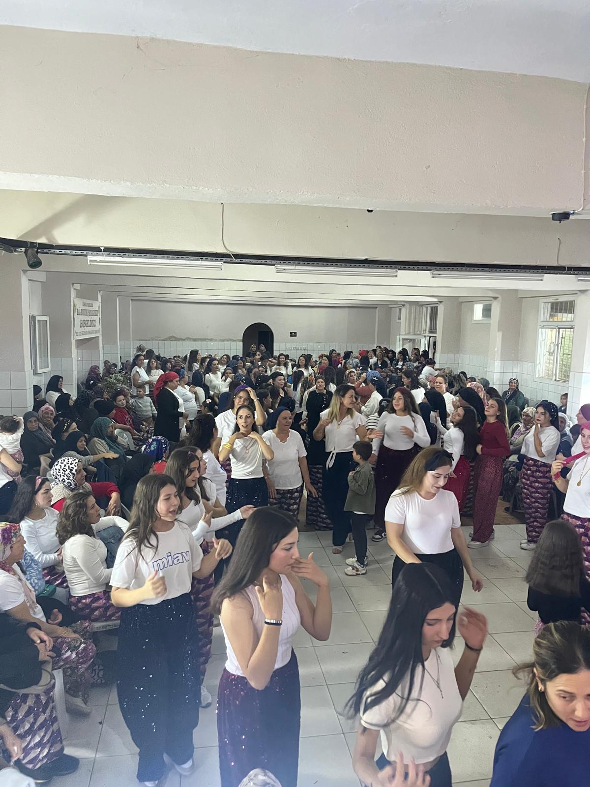 Salihli Koseali Mahallesinde Bagbozumu Senligi (4)