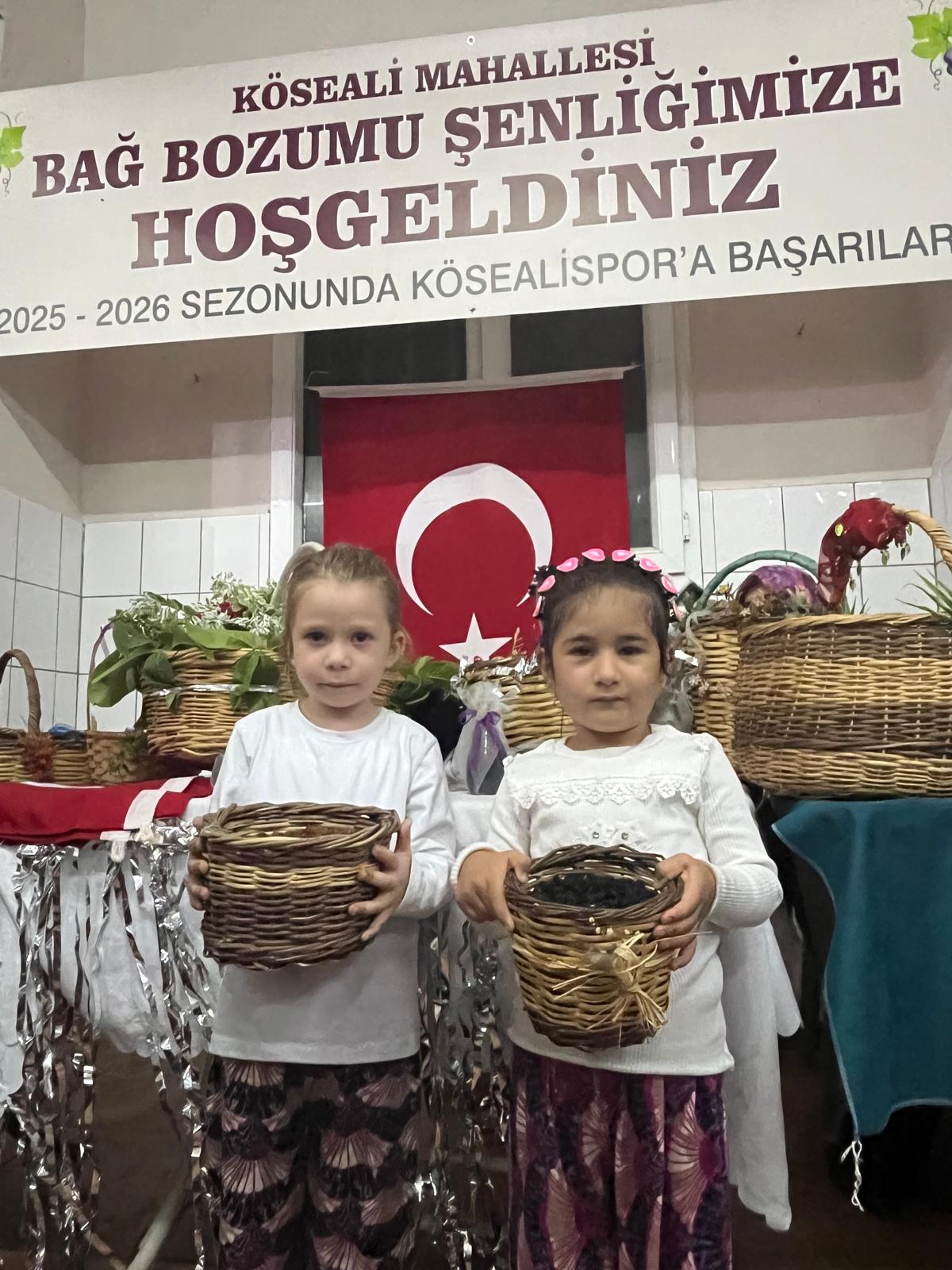 Salihli Koseali Mahallesinde Bagbozumu Senligi (8)