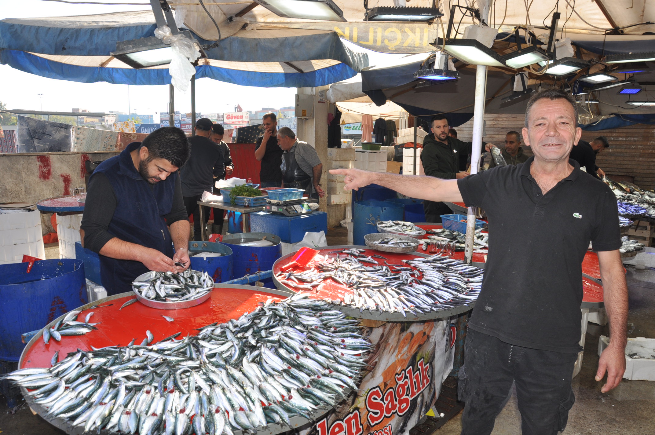 Salihli Yeni Pazar Yerinde Balik Fiyatlari 1 Ekim Carsamba Tezgahlarda Balik Bereketi (20)