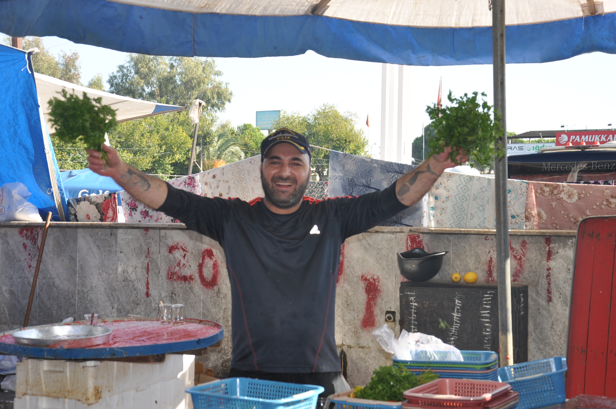Salihli Yeni Pazar Yerinde Balik Fiyatlari 1 Ekim Carsamba Tezgahlarda Balik Bereketi (24)