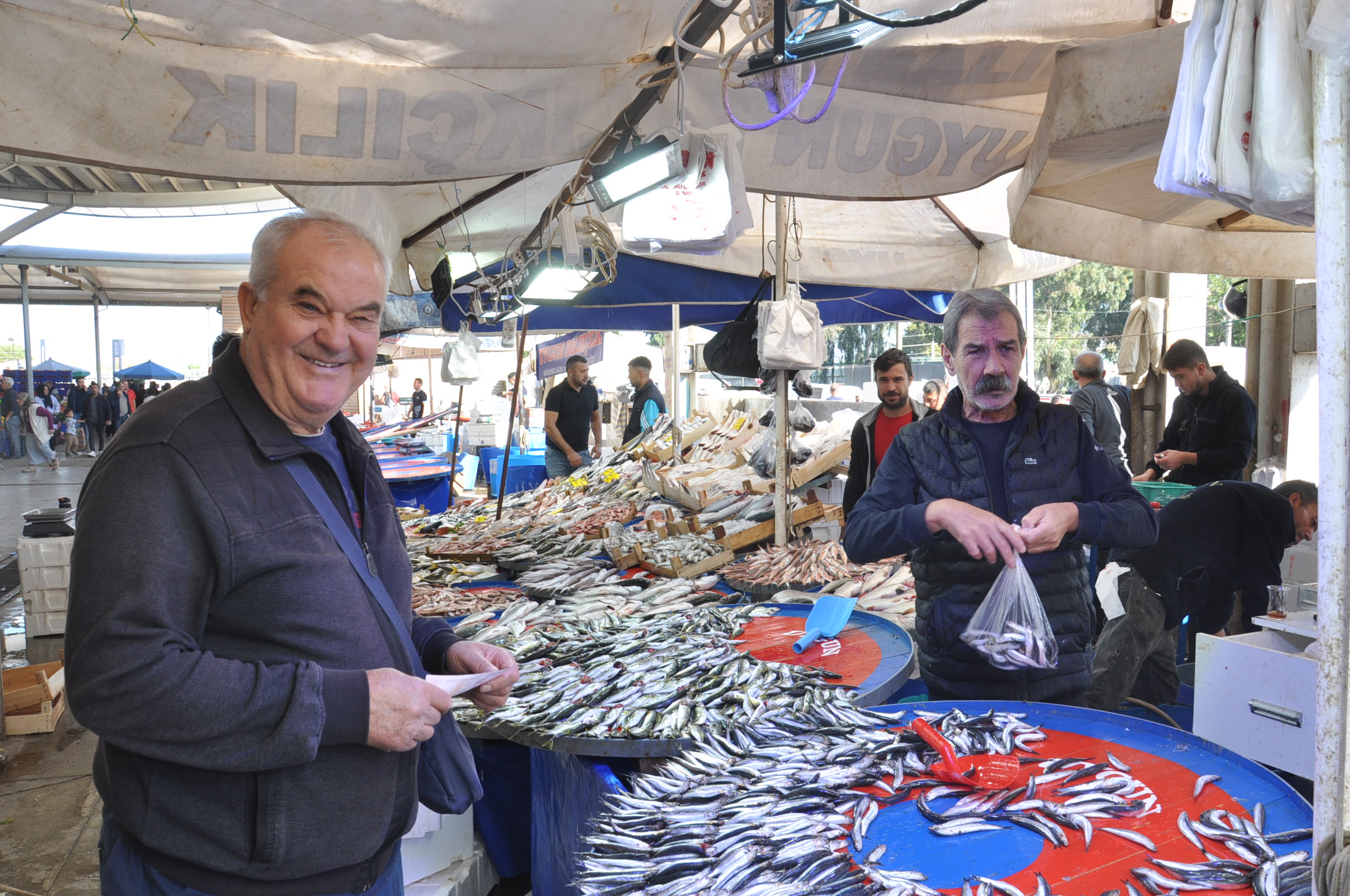 Salihli Yeni Pazar Yerinde Balik Fiyatlari 1 Ekim Carsamba Tezgahlarda Balik Bereketi (9)