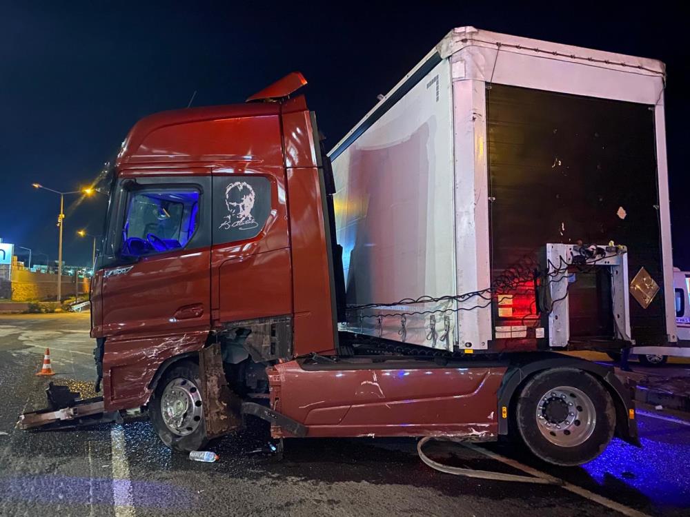 Salihlinin Komsu Ilcesinde Feci Kaza 1 Olu 3 Yarali (3)