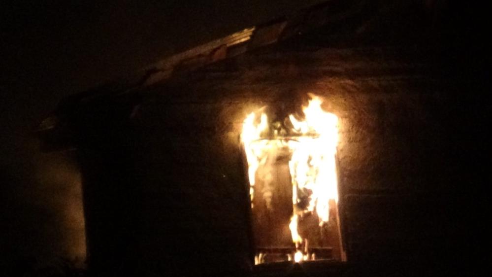 Samanlik Yangininda Alevler Geceyi Aydinlatti Koyluler Seferber Oldu (3)