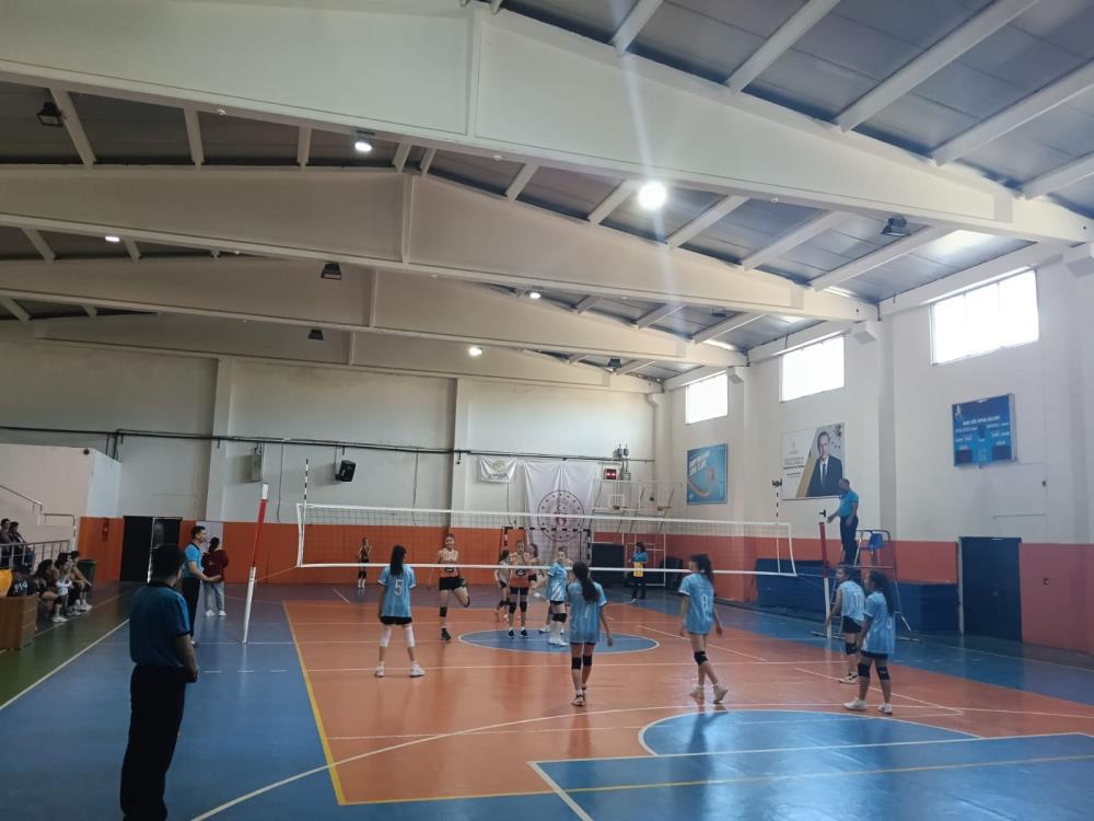 Sarigol Akademi Spor Kulubu Kucuk Kizlar Ligine Maglubiyetle Basladi (5)