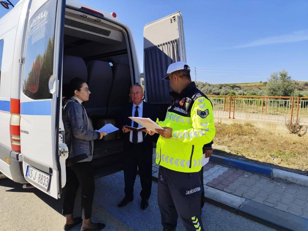 Sarigolde Ogrenci Servislerine Siki Denetim Guvenli Ulasim Icin Ekipler Sahadaydi (2)