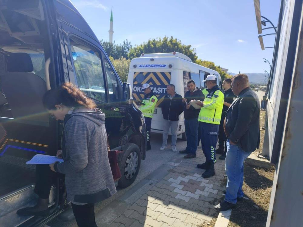 Sarigolde Ogrenci Servislerine Siki Denetim Guvenli Ulasim Icin Ekipler Sahadaydi (3)