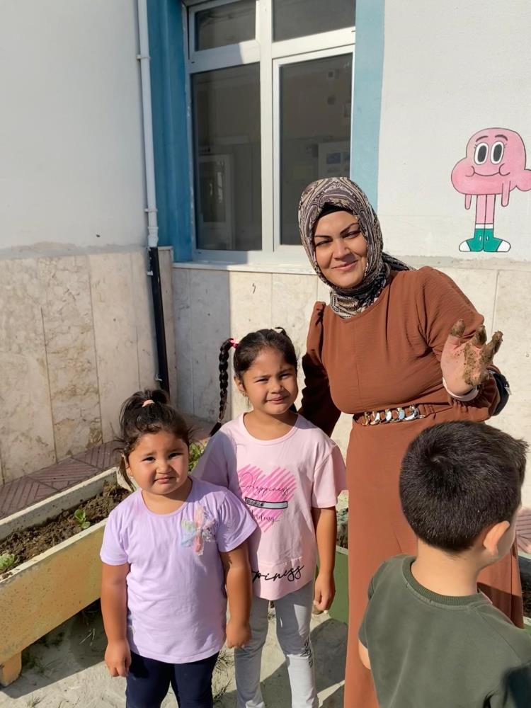 Sarigolde Ogrencilerden Fidan Dikim Etkinligi (4)