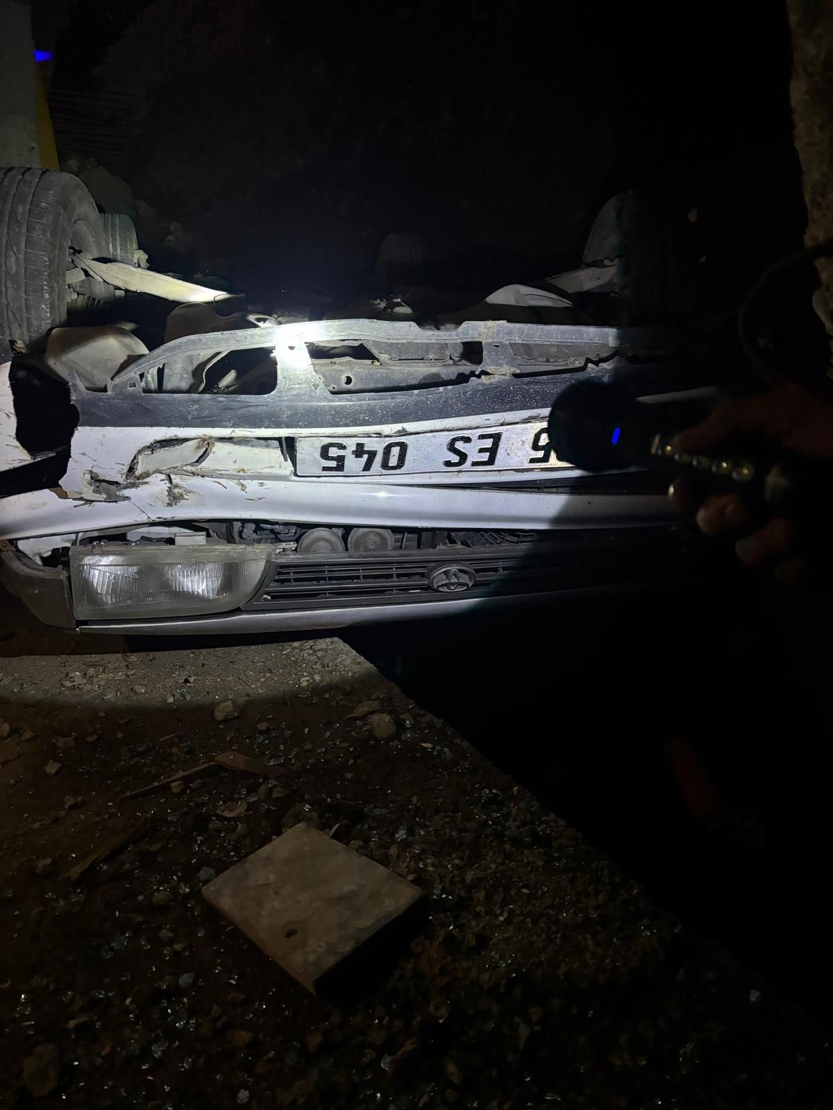 Şaşkınlık Yaratan Kaza İki Araç, 1 Saat Arayla Aynı Çukura Düştü (3)