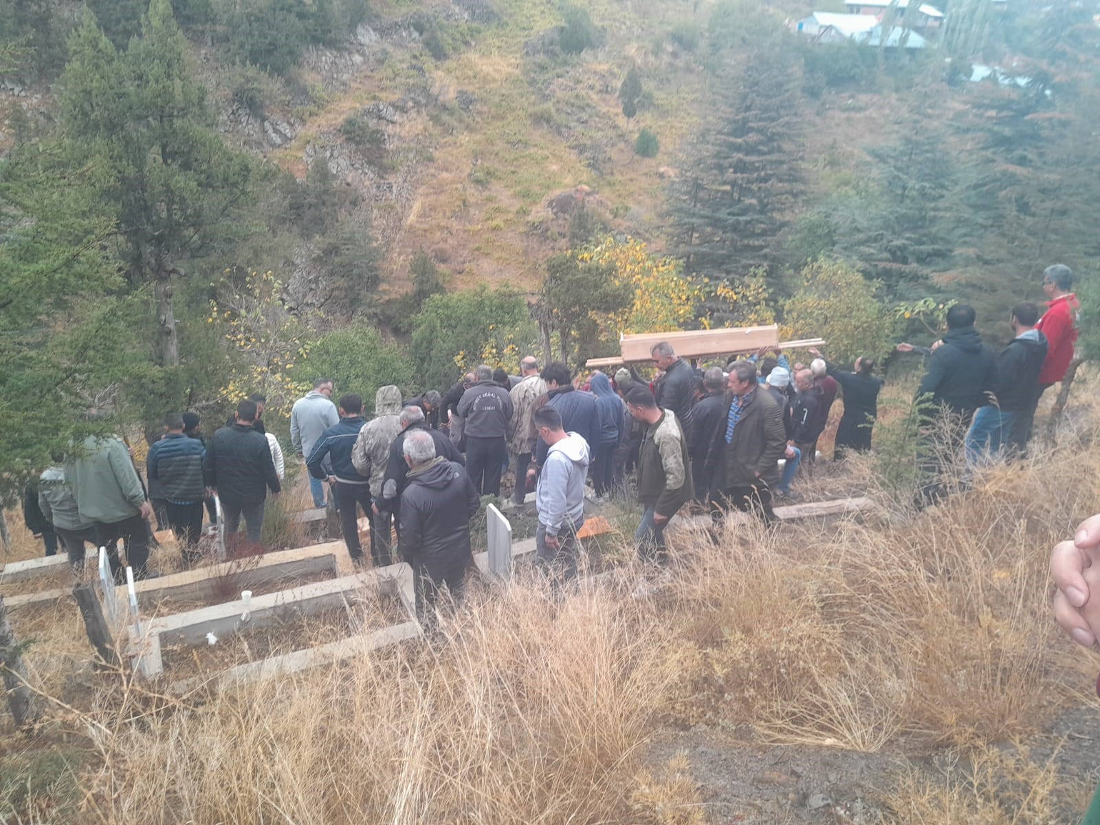 Sobadan Çıkan Yangın Faciaya Dönüştü İki Kardeş Tek Mezarda Buluştu (4)