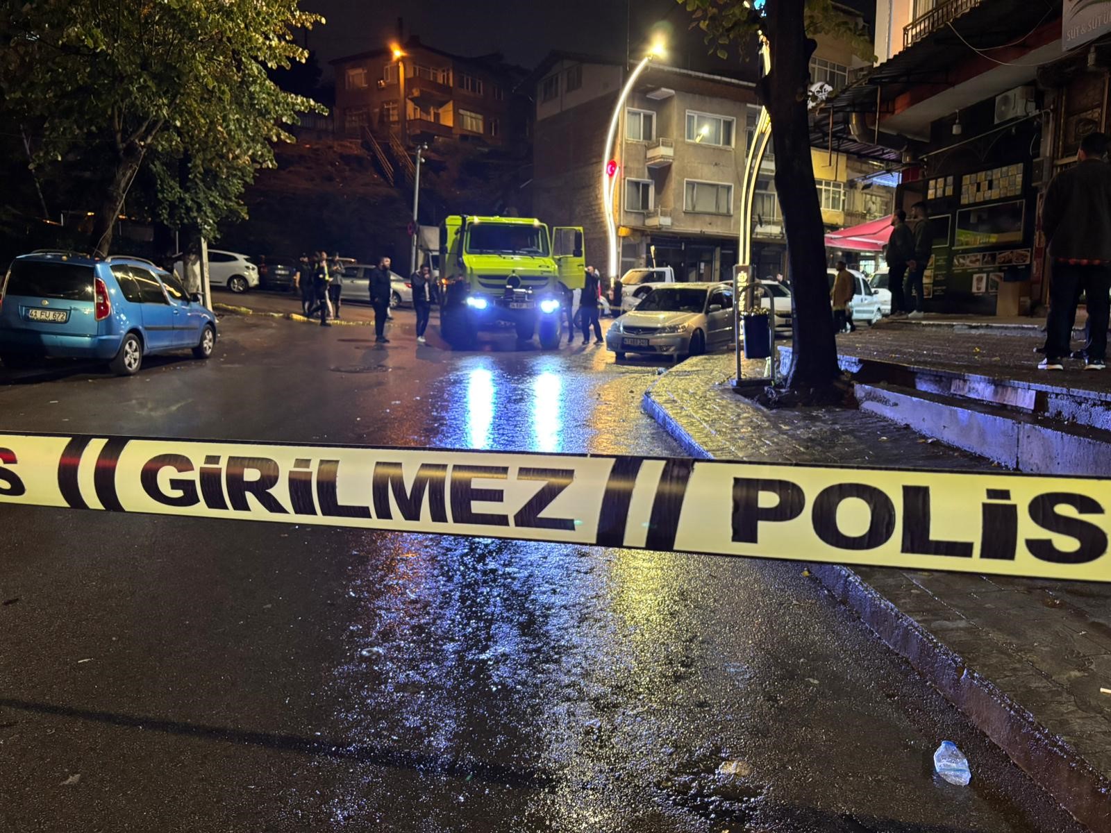 Sokak Ortasında Cinayet Jiletli Şahıs Kurşunla Öldürüldü (2)