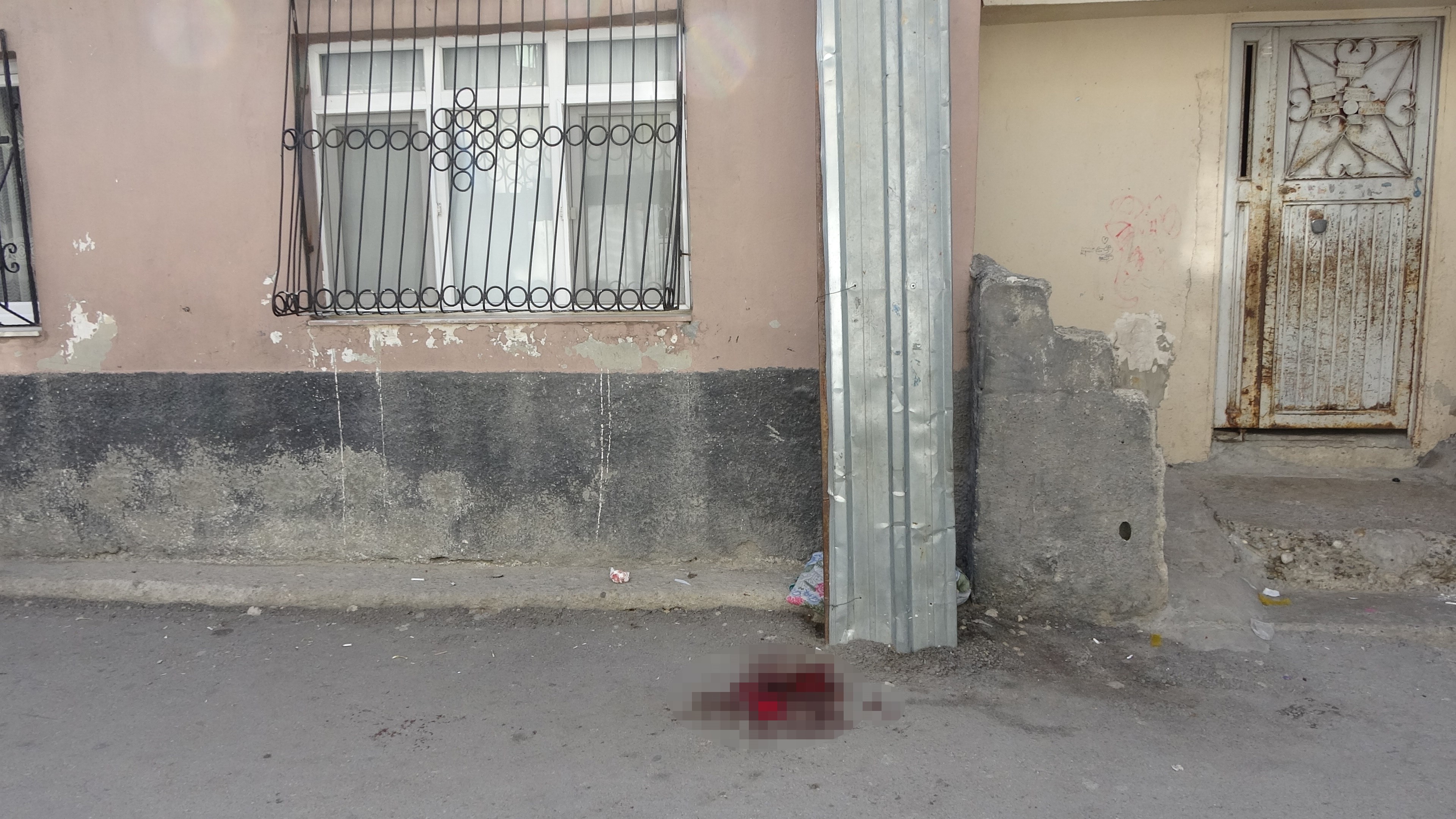 Sokak Ortasında Silahlar Konuştu Kanlı Hesaplaşmada 1 Ölü, 3 Yaralı (3)