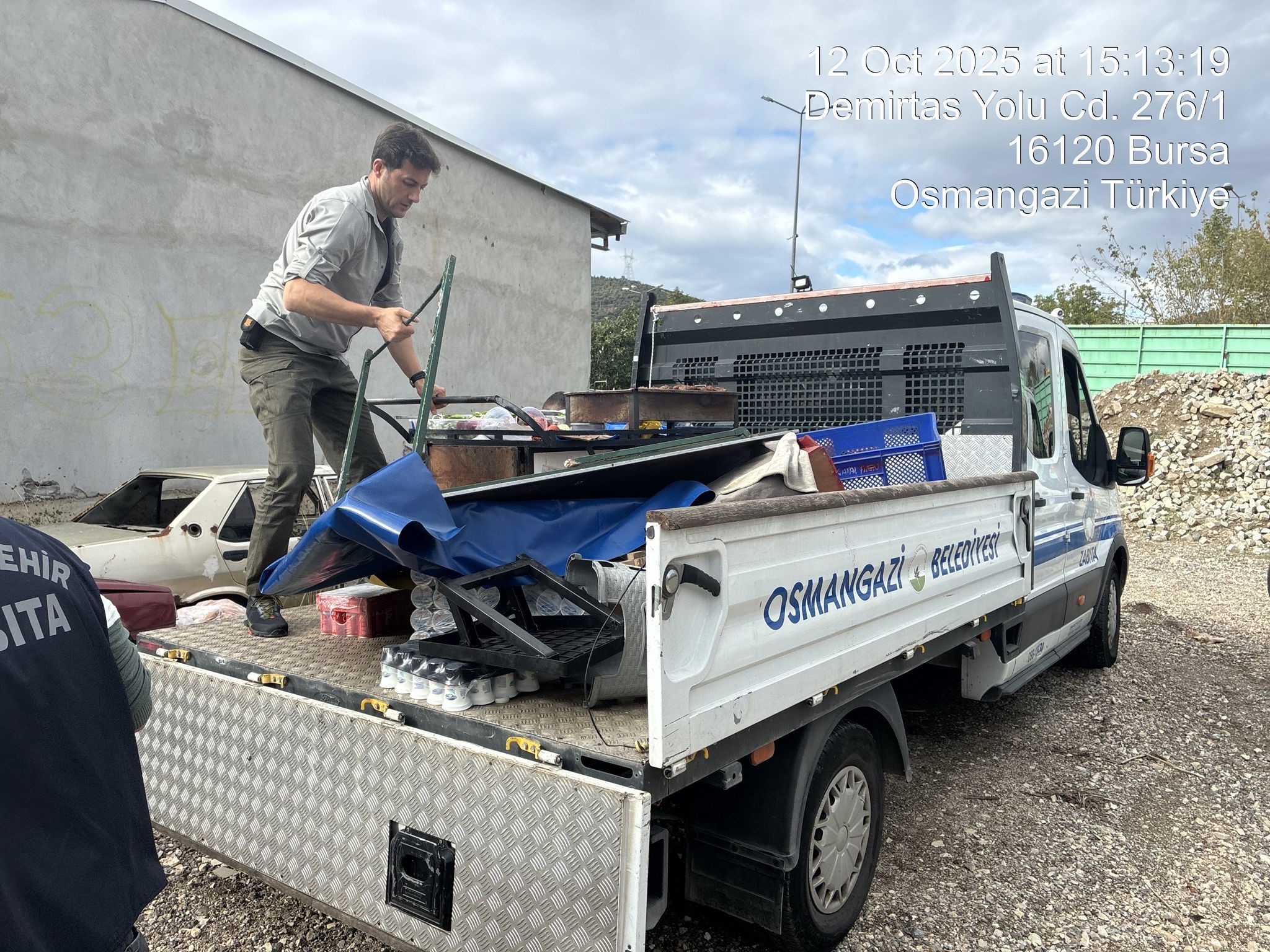 Stadyumda Gıda Skandalı Bozuk Köfte Ve Küflenmiş Sucuklar Ele Geçirildi (7)