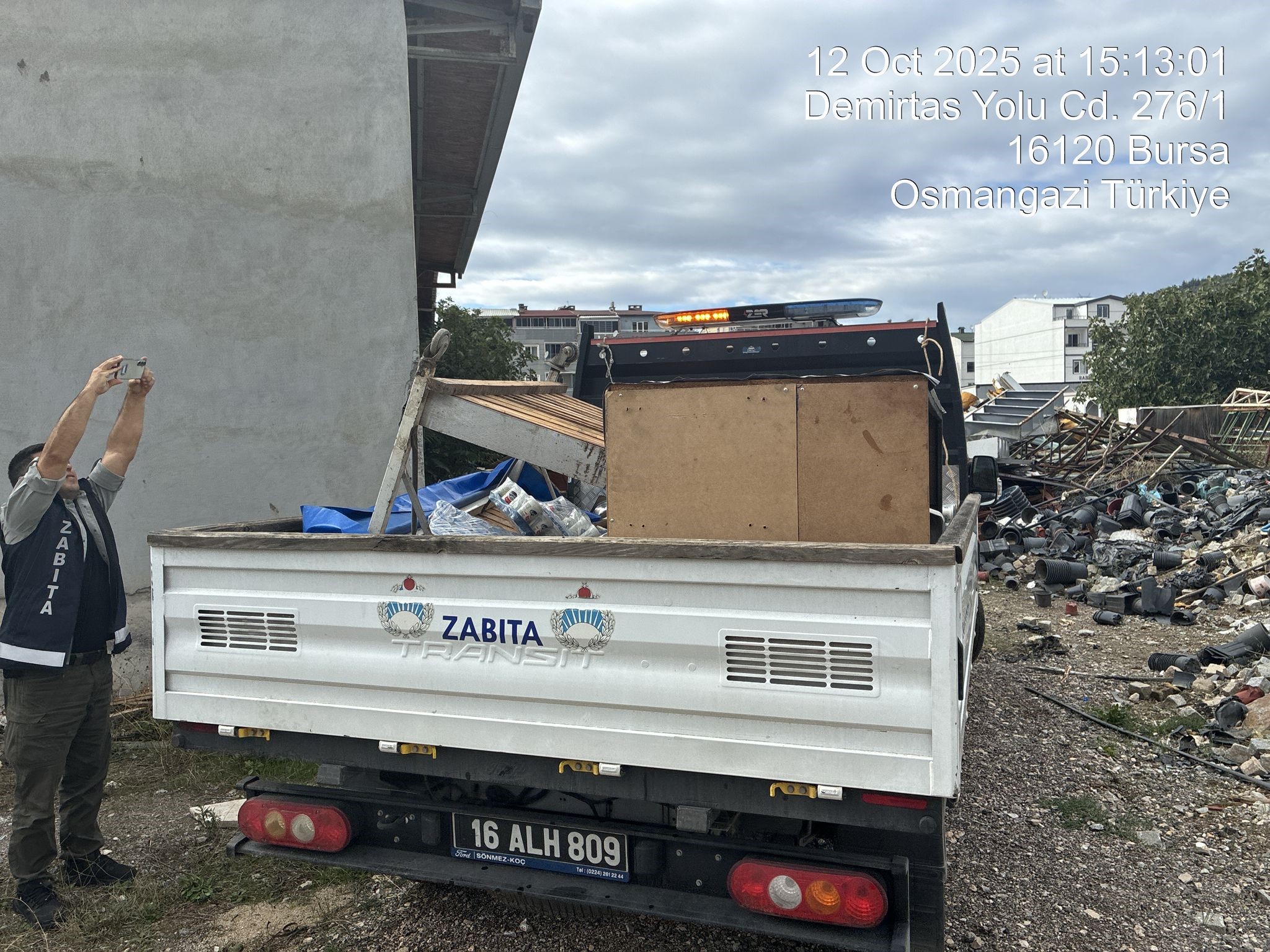 Stadyumda Gıda Skandalı Bozuk Köfte Ve Küflenmiş Sucuklar Ele Geçirildi (8)