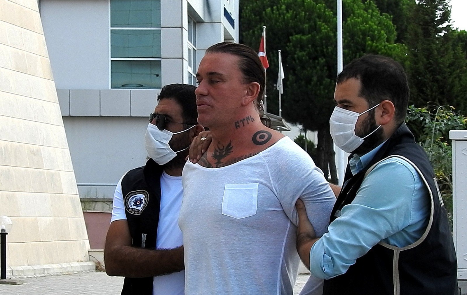 Suç Dünyasının Ünlü Ismi “Cehennem Necati” İzmir’de Kıskıvrak Yakalandı! (2)