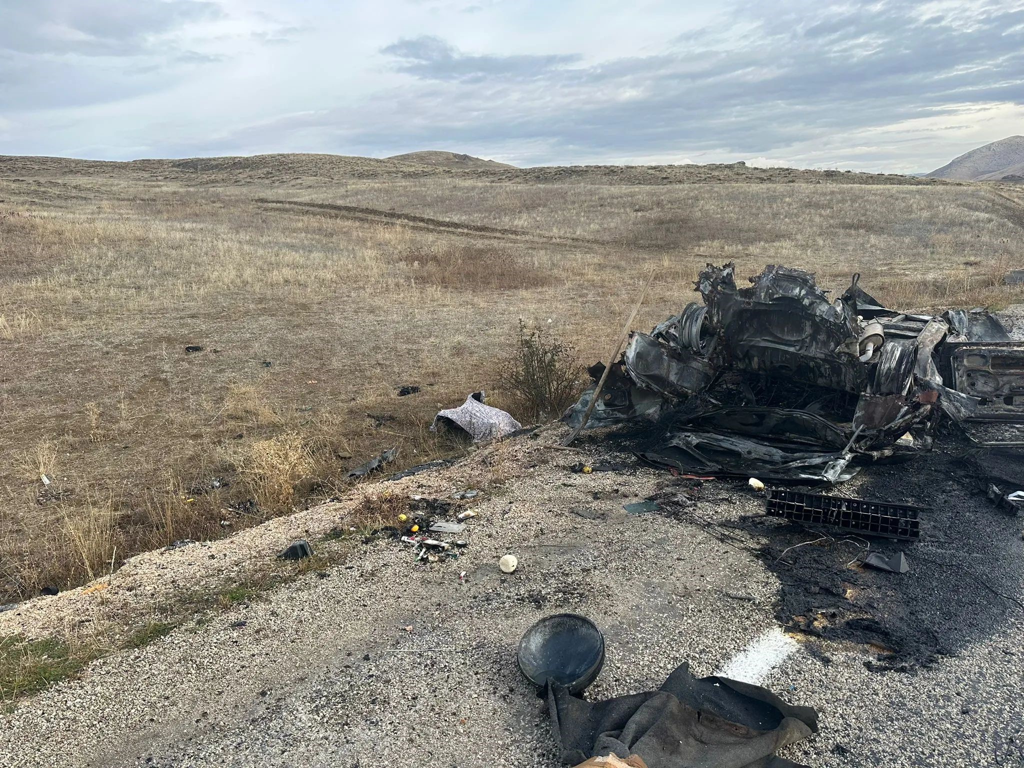 Takla Atan Otomobil Yandı 6 Kişilik Aileden 1 Kişi Hayatını Kaybetti (2)