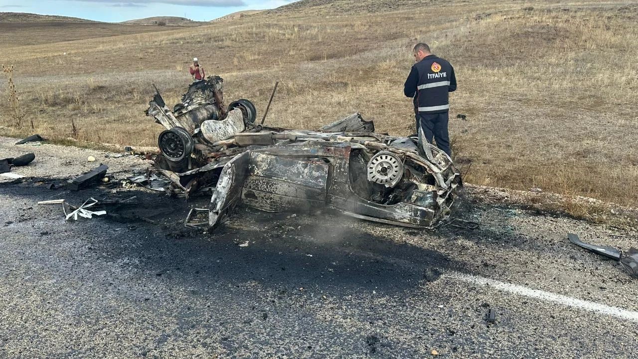 Takla Atan Otomobil Yandı 6 Kişilik Aileden 1 Kişi Hayatını Kaybetti (3)