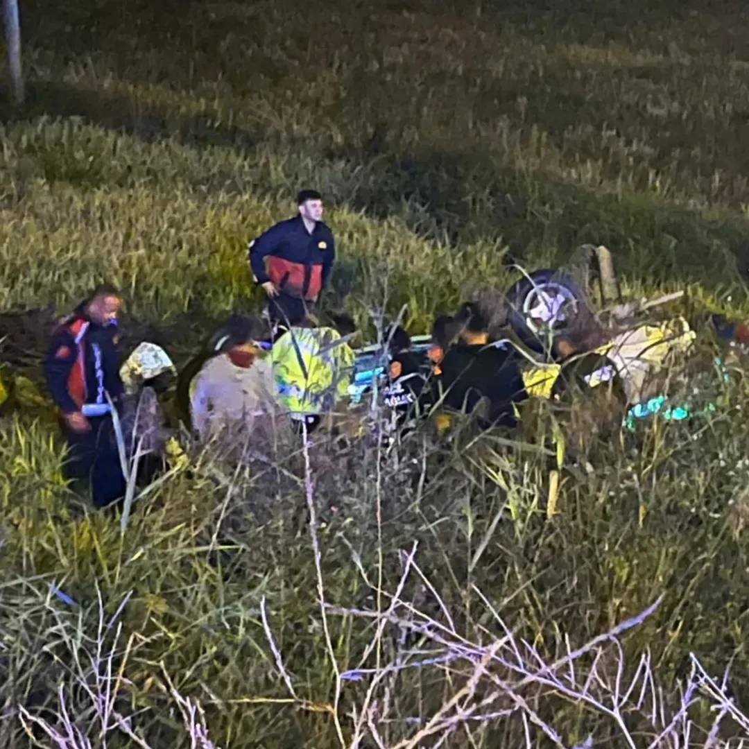 Tarlaya Uçan Araçta Feci Son 1 Kişi Öldü (4)