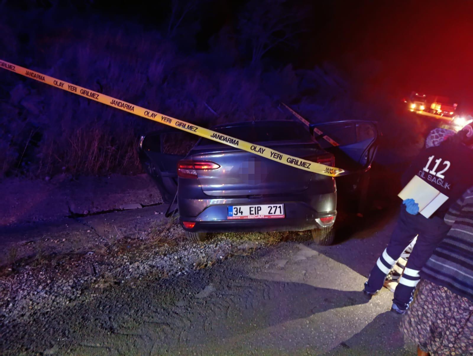 Tırla Çarpışan Otomobil Paramparça Oldu Sürücü Olay Yerinde Hayatını Kaybetti (3)