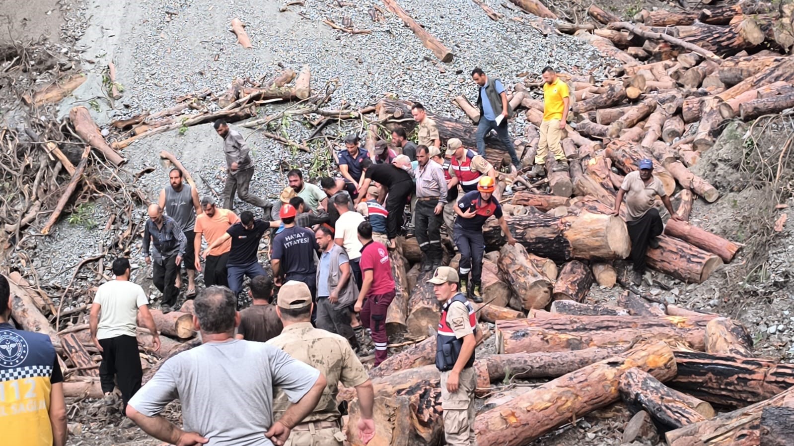 Toprak Kayması Can Aldı Kepçe Uçuruma Yuvarlandı, Operatör Kurtarılamadı (3)