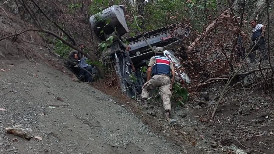 Toprak Kayması Can Aldı Kepçe Uçuruma Yuvarlandı, Operatör Kurtarılamadı (5)