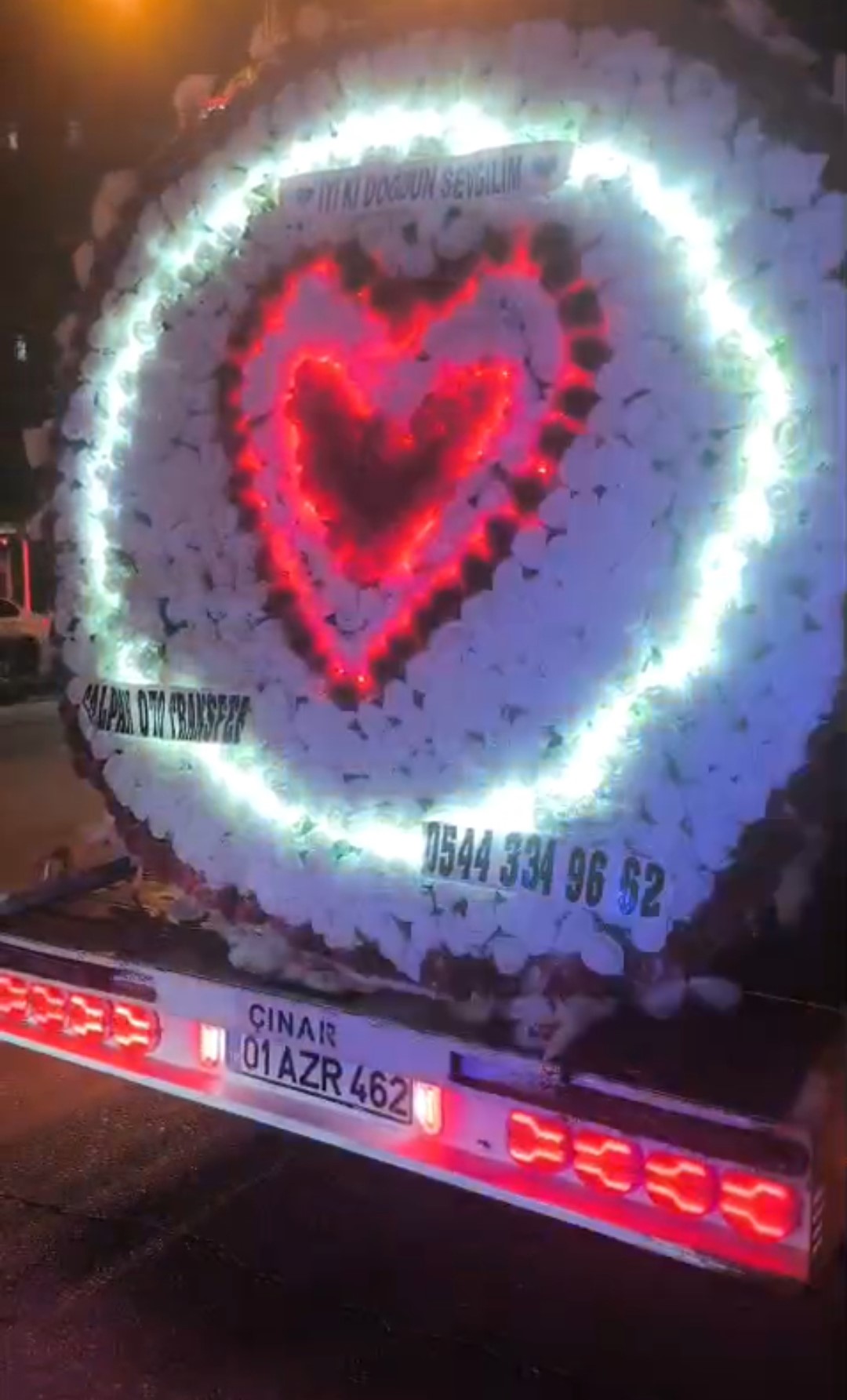 Trafikte Romantik Sürprizin Bedeli Ağır Oldu! Çekiciye Hem Ceza Hem Men Cezası (2)