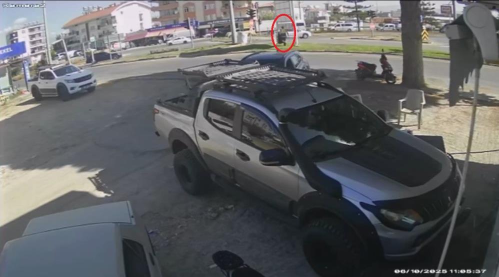 Tur Minibusu Refujdeki Levhaya Carpti 8 Yarali Temizlik Iscisi Olumden Dondu (2)