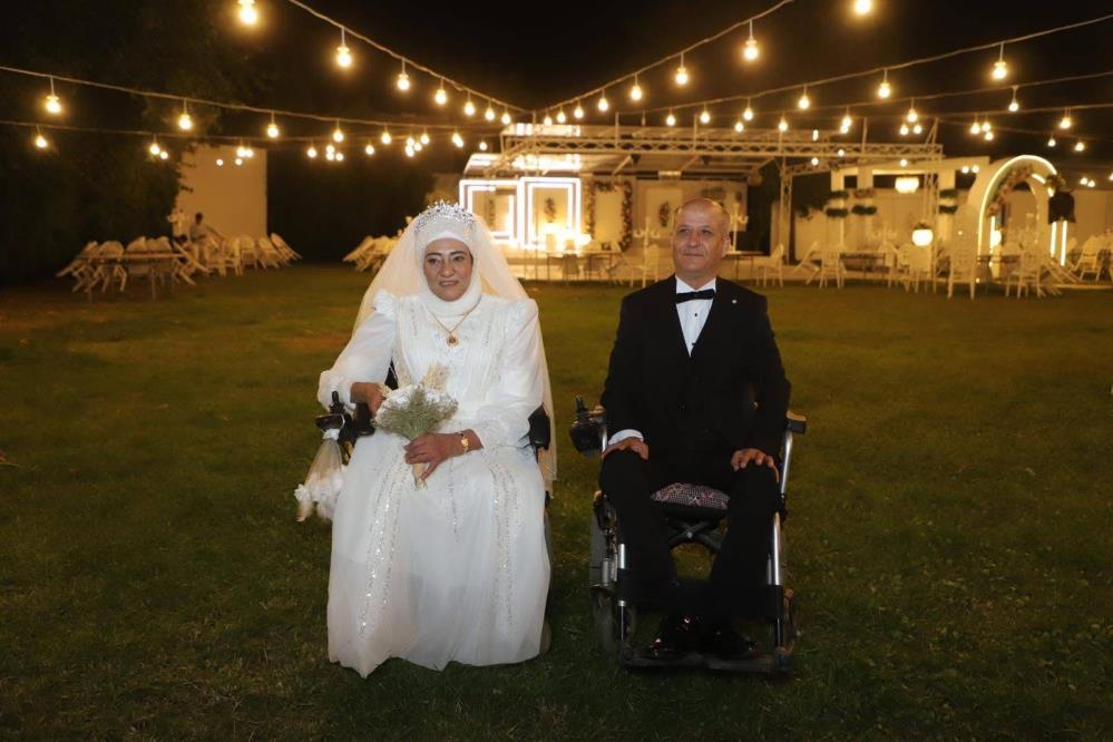 Turgutluda Engel Tanimayan Ask Sevgi Ve Mustafa Cifti Hayatlarini Birlestirdi (2)