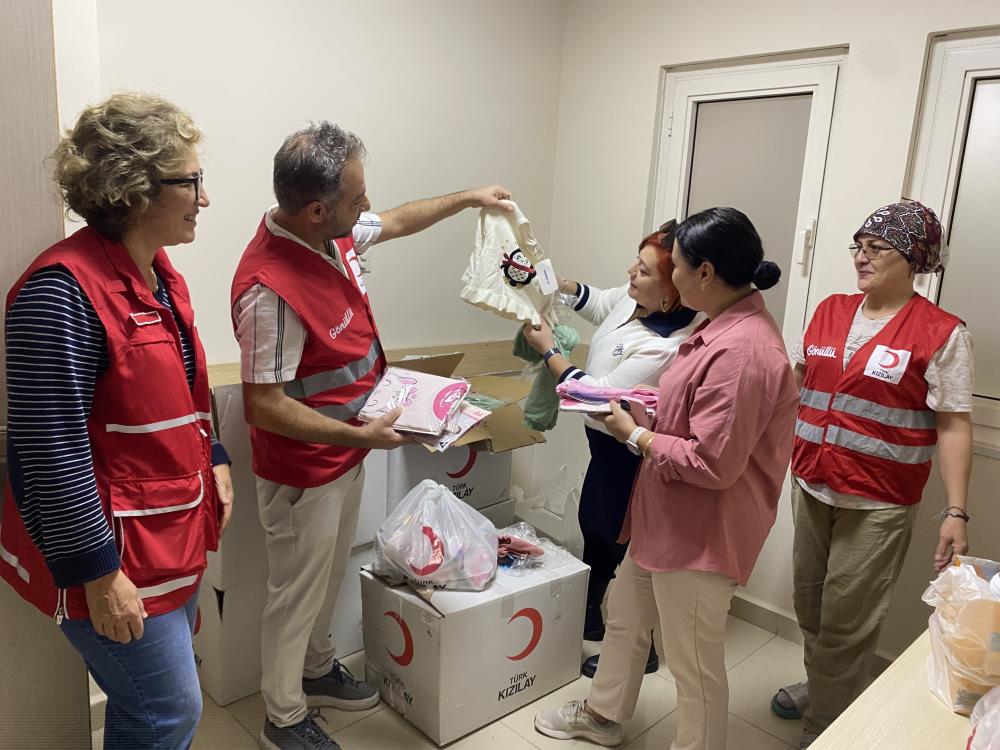 Turk Kizilay Alasehir Subesinden Sosyal Markete 600 Kalem Yardim (2)