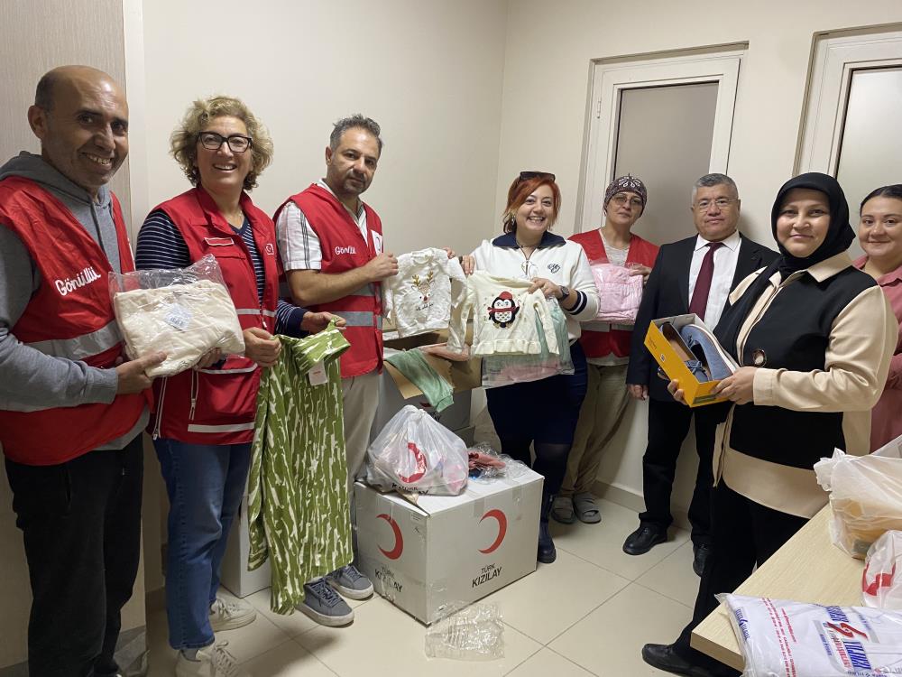 Turk Kizilay Alasehir Subesinden Sosyal Markete 600 Kalem Yardim (3)