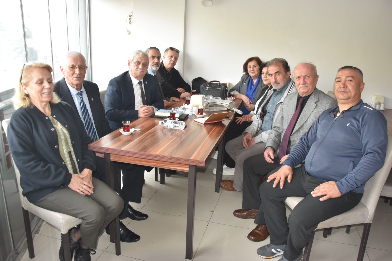 Turkiye Emekliler Partisi Manisada Emeklilerle Bulustu (2)