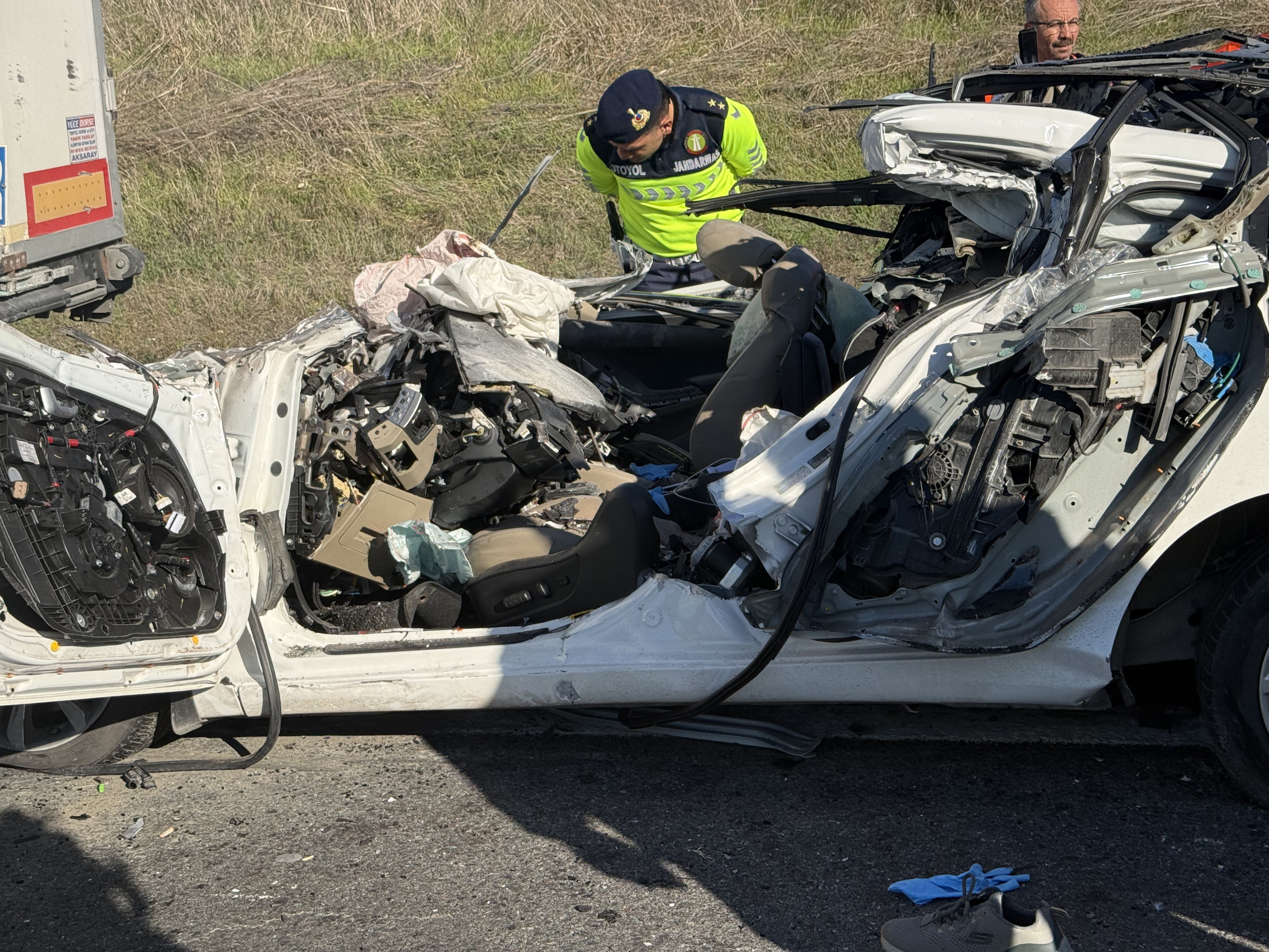 Tüyler Ürperten Kaza Binek Araç Tıra Arkadan Çarptı, Sürücü Hayatını Kaybetti (2)