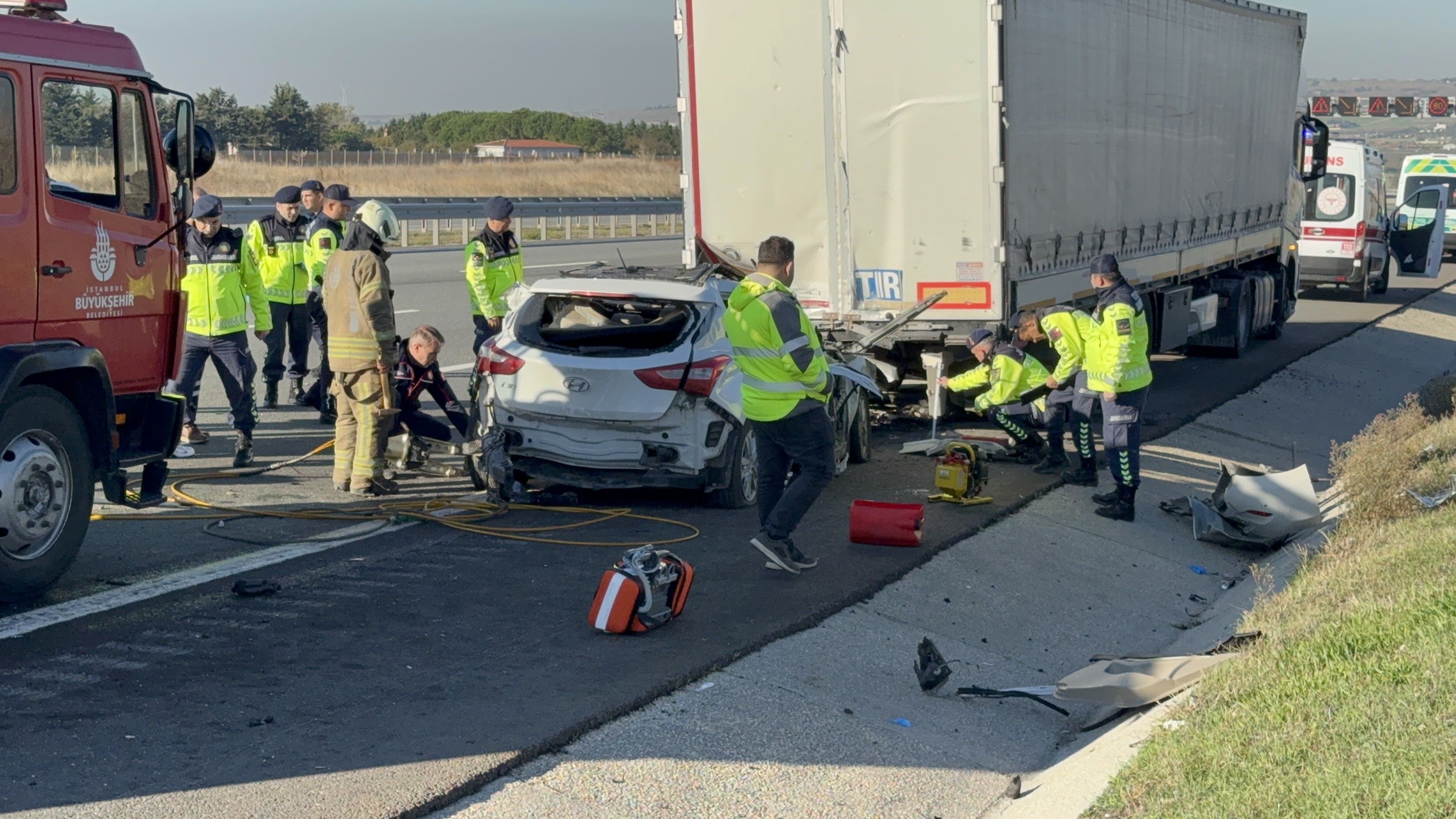 Tüyler Ürperten Kaza Binek Araç Tıra Arkadan Çarptı, Sürücü Hayatını Kaybetti (3)