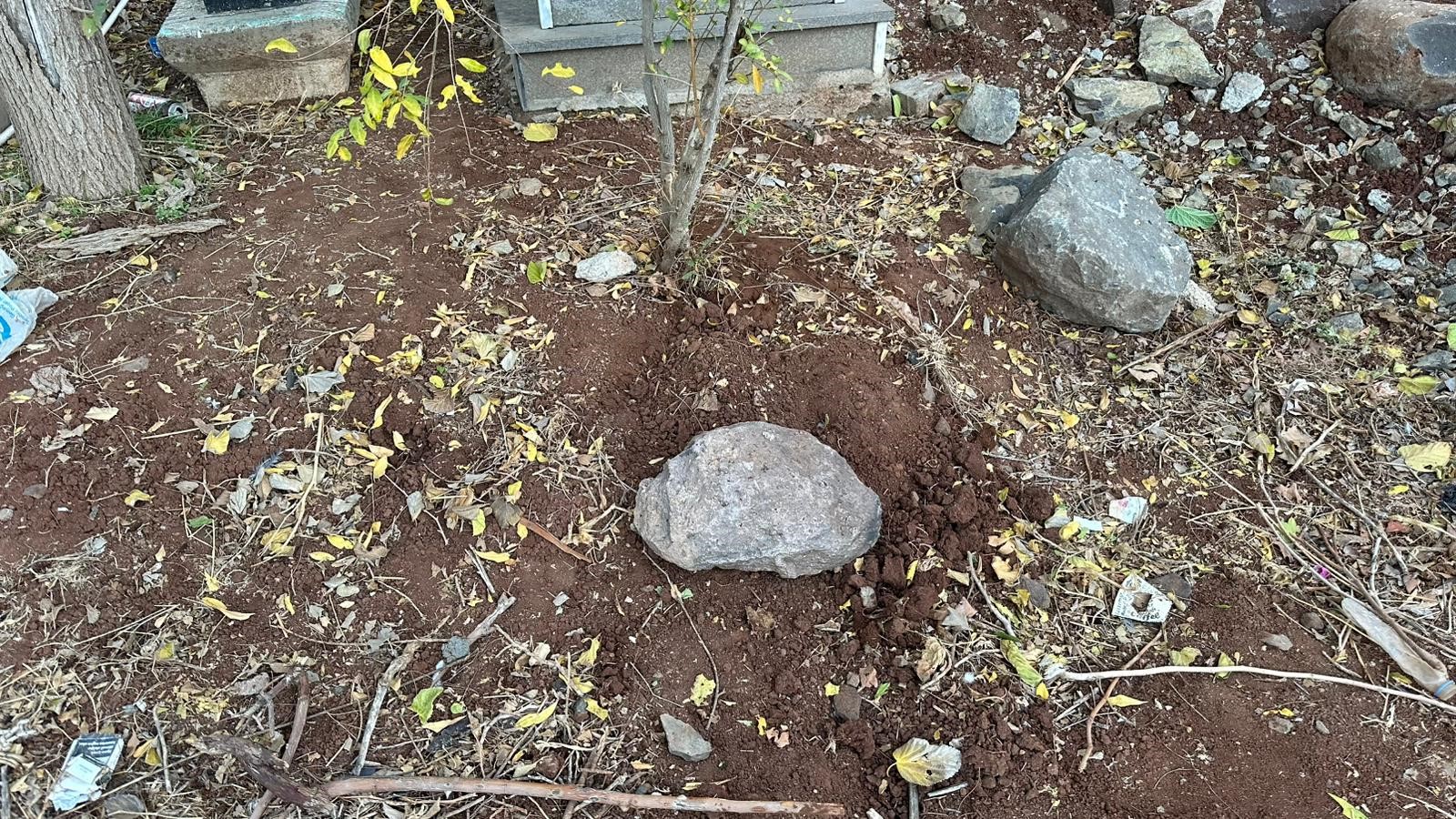 Tüyler Ürperten Olay Kabir Ziyareti Için Gitti, Mezarlıkta Bebek Cesedi Buldu! (4)