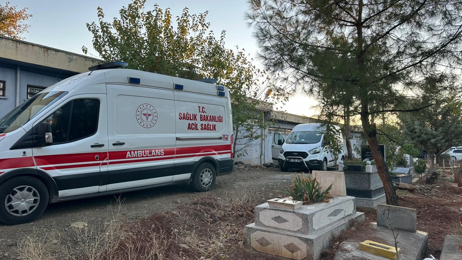Tüyler Ürperten Olay Kabir Ziyareti Için Gitti, Mezarlıkta Bebek Cesedi Buldu! (5)