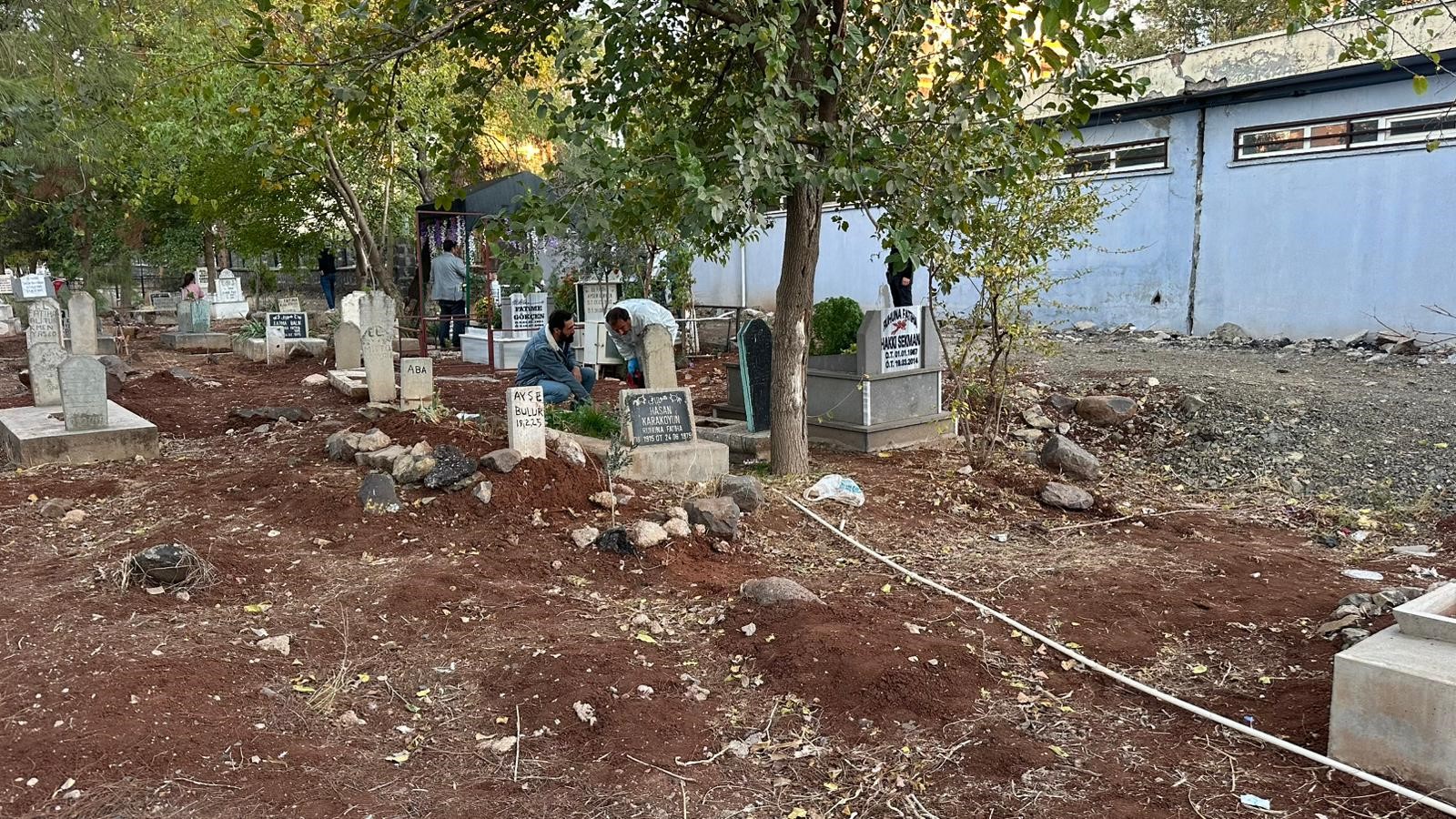 Tüyler Ürperten Olay Kabir Ziyareti Için Gitti, Mezarlıkta Bebek Cesedi Buldu! (7)