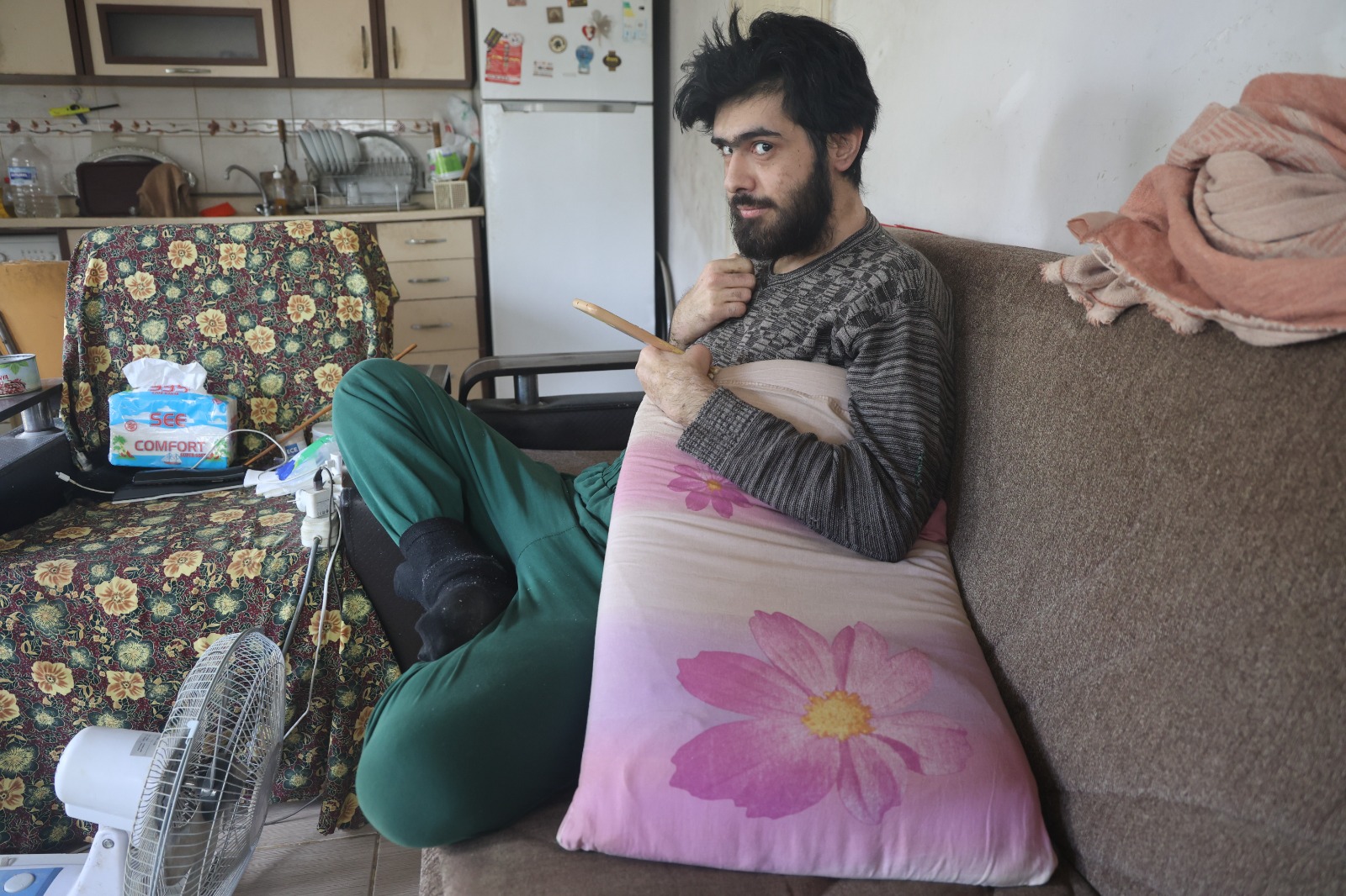 Üç Yıldır Ne Dışarı Çıktı Ne De Banyo Yaptı “Öleceğim” Diyen 23 Yaşındaki Genç, Hayattan Umudunu Kesti (5)