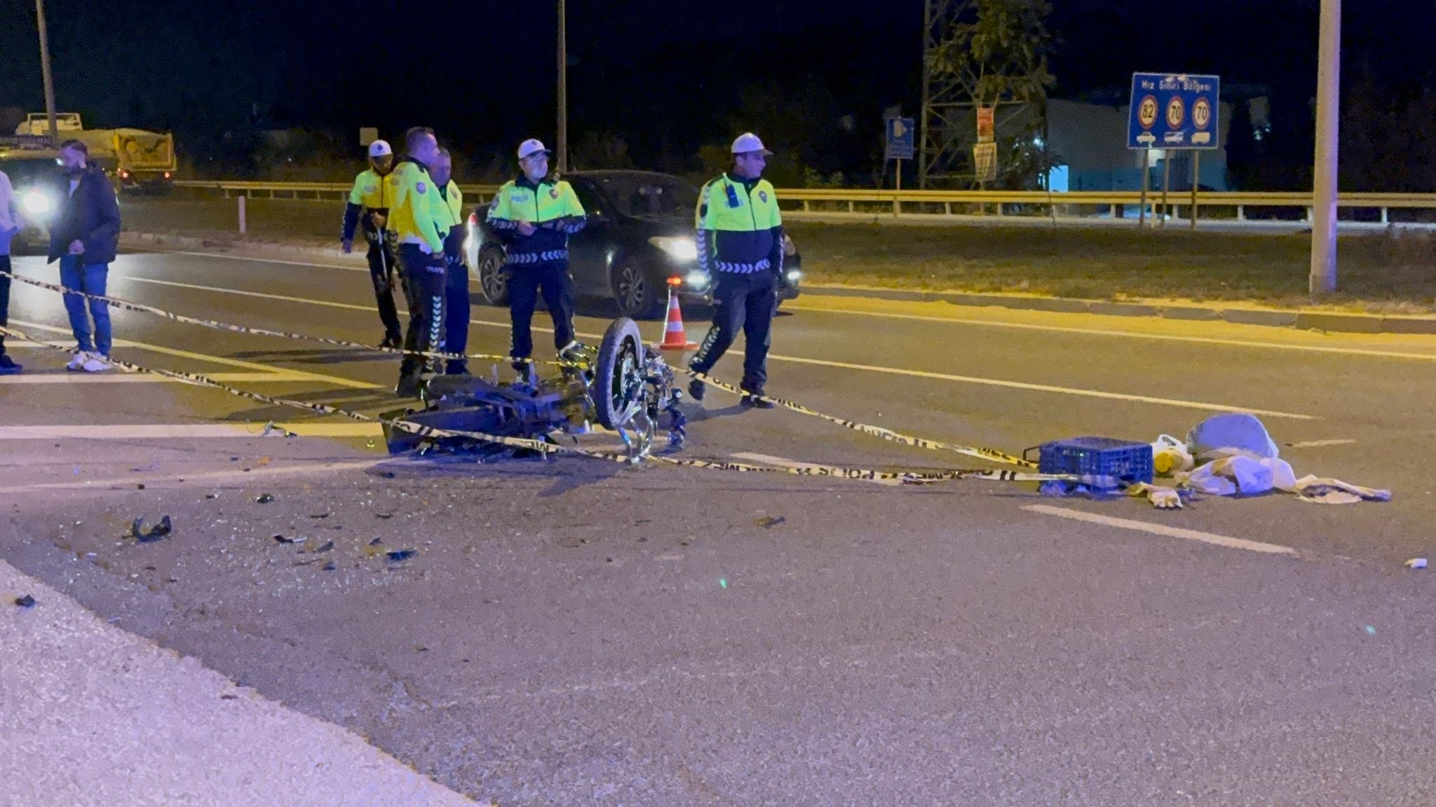 Üniversite Yolu Kan Gölüne Döndü! Midibüsle Çarpışan Motosiklet Sürücüsü Öldü (4)