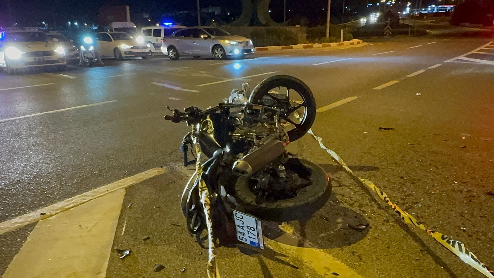 Üniversite Yolu Kan Gölüne Döndü! Midibüsle Çarpışan Motosiklet Sürücüsü Öldü (6)