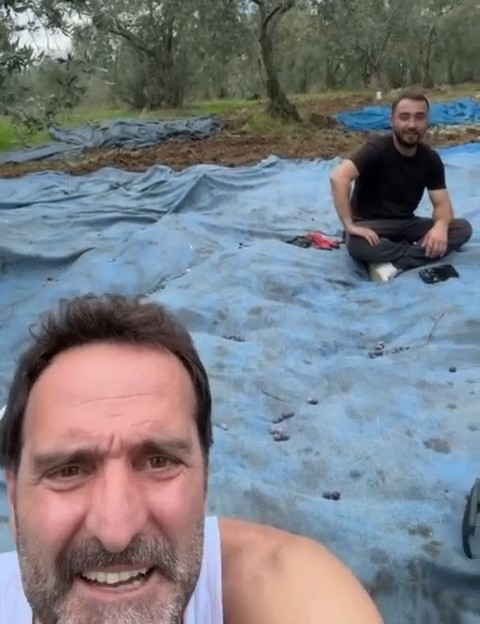 Ünlü Oyuncu Zeytinlikte! Timur Acar’ın “Kimse Görmeden” Paylaşımı Gündem Oldu (2)