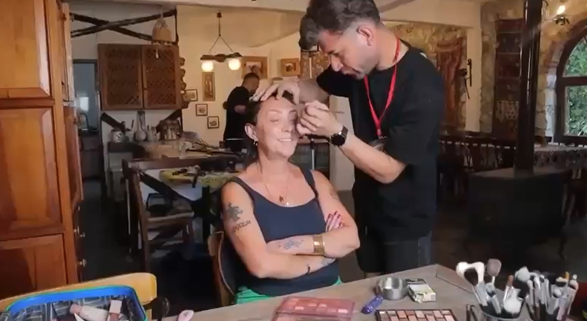 Ünlü Sanatçı Güllü’nün Trajik Ölümü “Eylül Zamanı” Klibinin Kamera Arkası Görüntüleri Ortaya Çıktı (4)