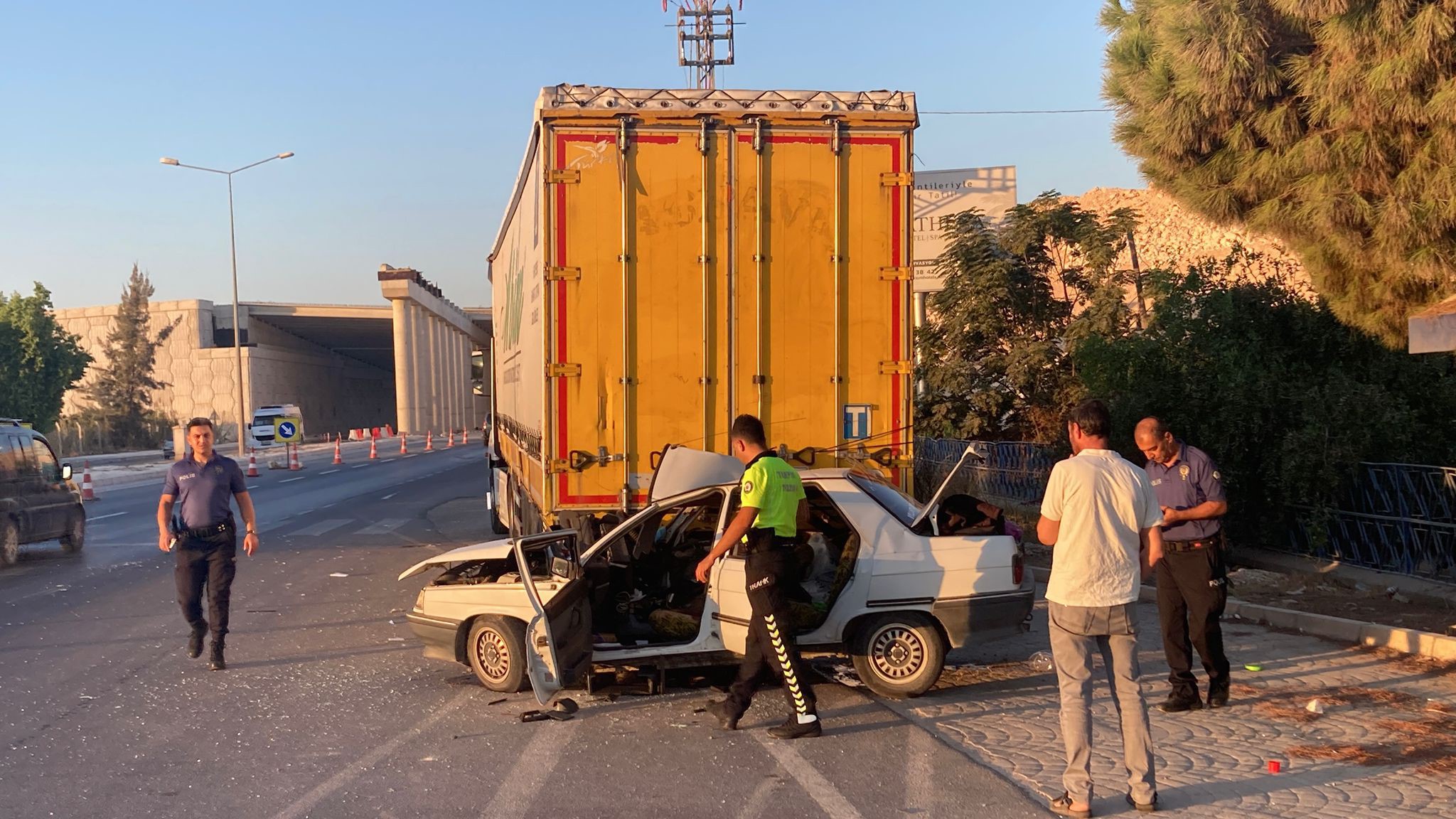 Uyku Faciası Sürücü Park Halindeki Tıra Çarptı, Hayatını Kaybetti (3)
