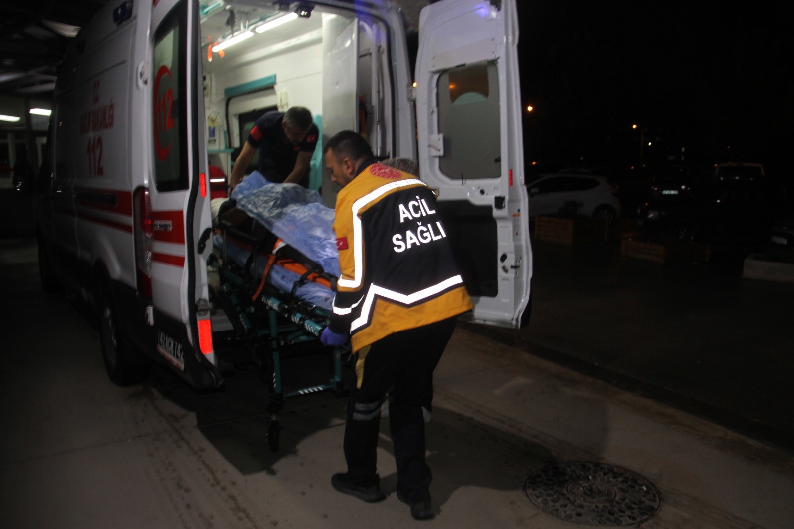 Yağışlı Hava Faciaya Neden Oldu Kamyonet Tırla Çarpıştı, 1 Ölü 2 Yaralı (2)