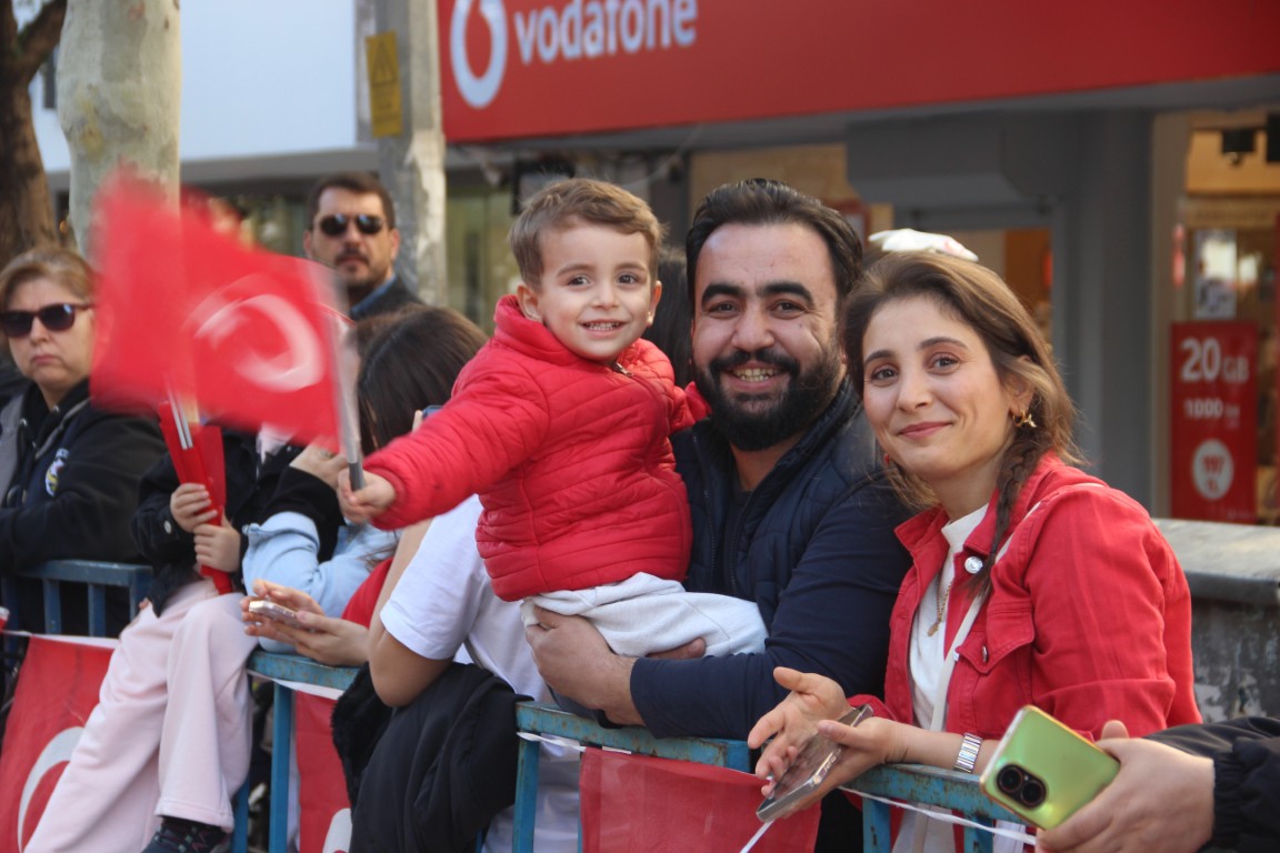 Yasasin Cumhuriyet Yasasin Turkiye Manisada 29 Ekim Gururu (1) (Orta)