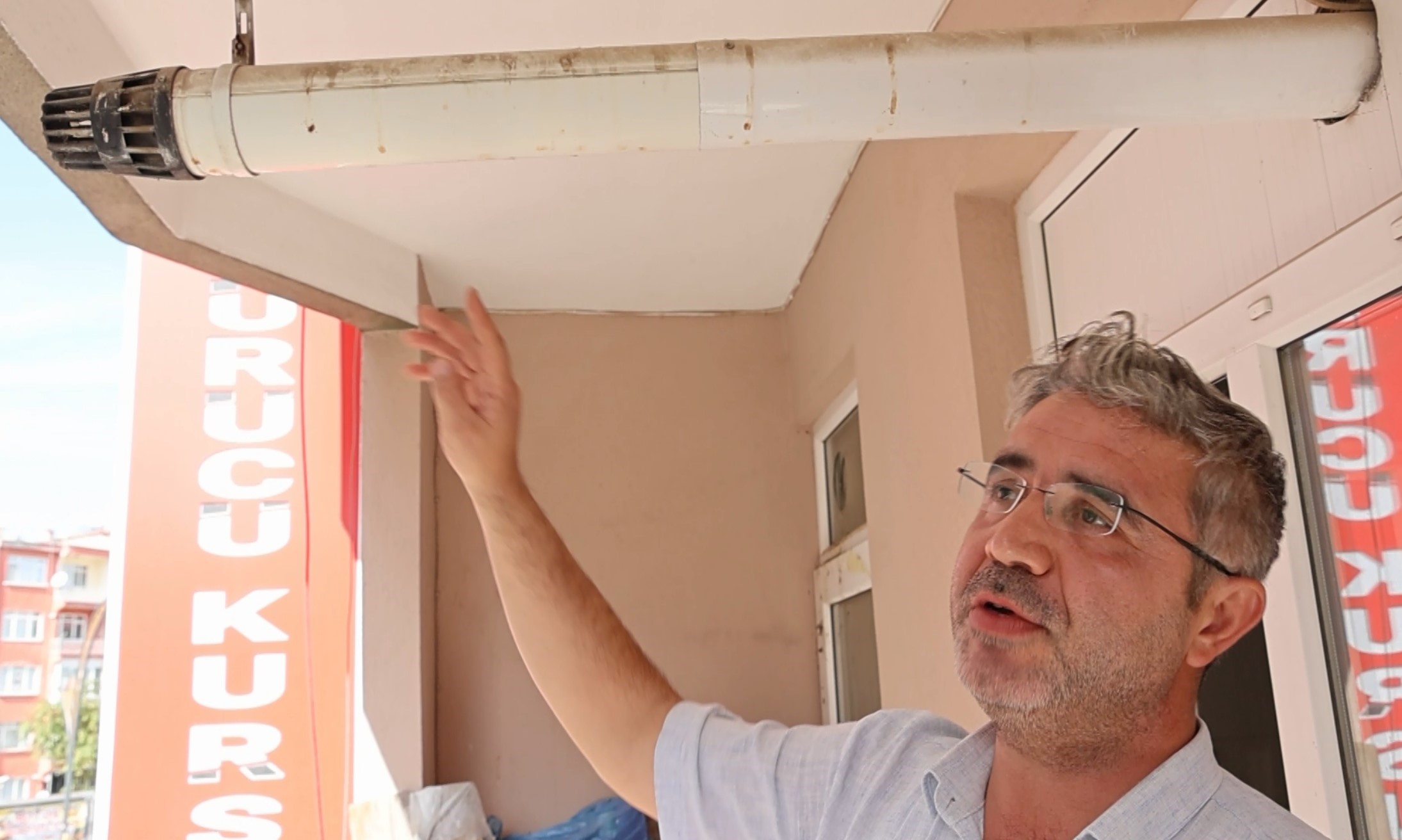 Yeni Yaptırılan Cam Balkon 2 Can Aldı! Baba Eve Geldiğinde Eşi Ve Çocuğunu Ölü Buldu (3)